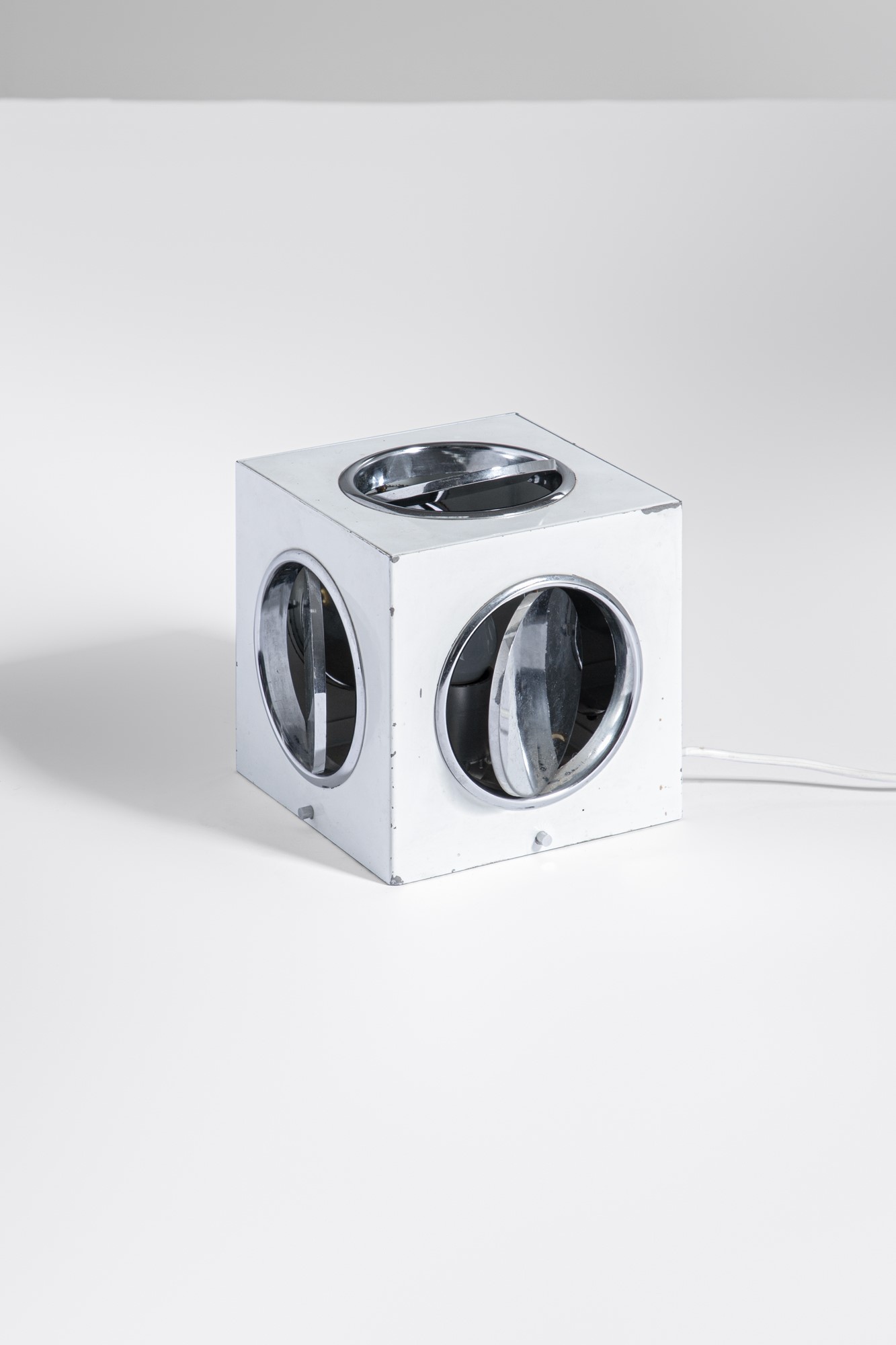 Lampada da tavolo a cubo