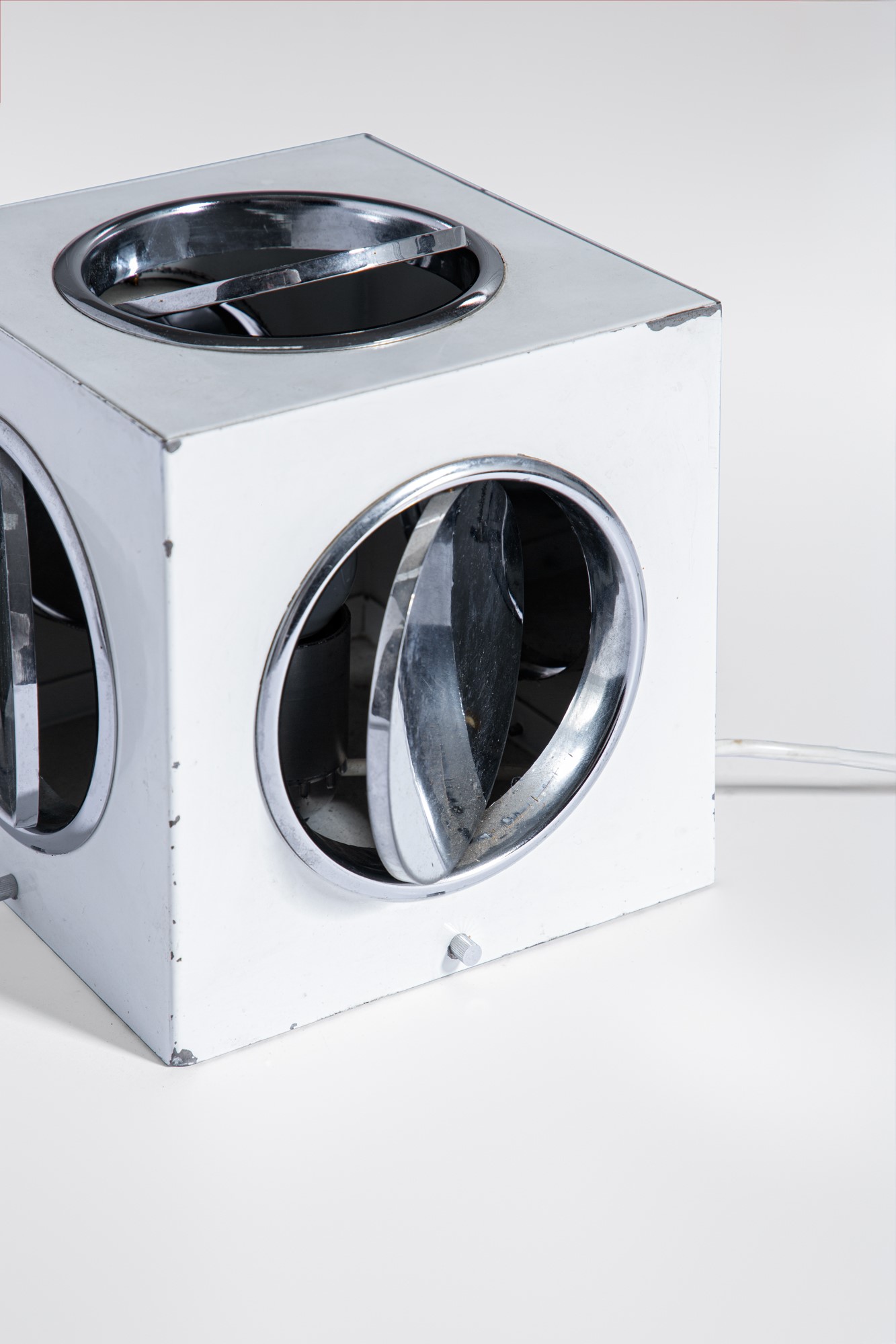 Lampada da tavolo a cubo