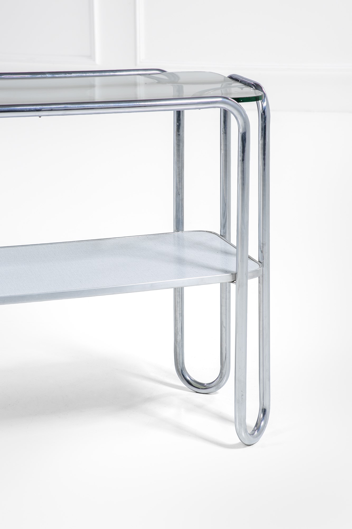 Thonet (attr.) - Etagere in tubolare metallico cromato e cristallo molato