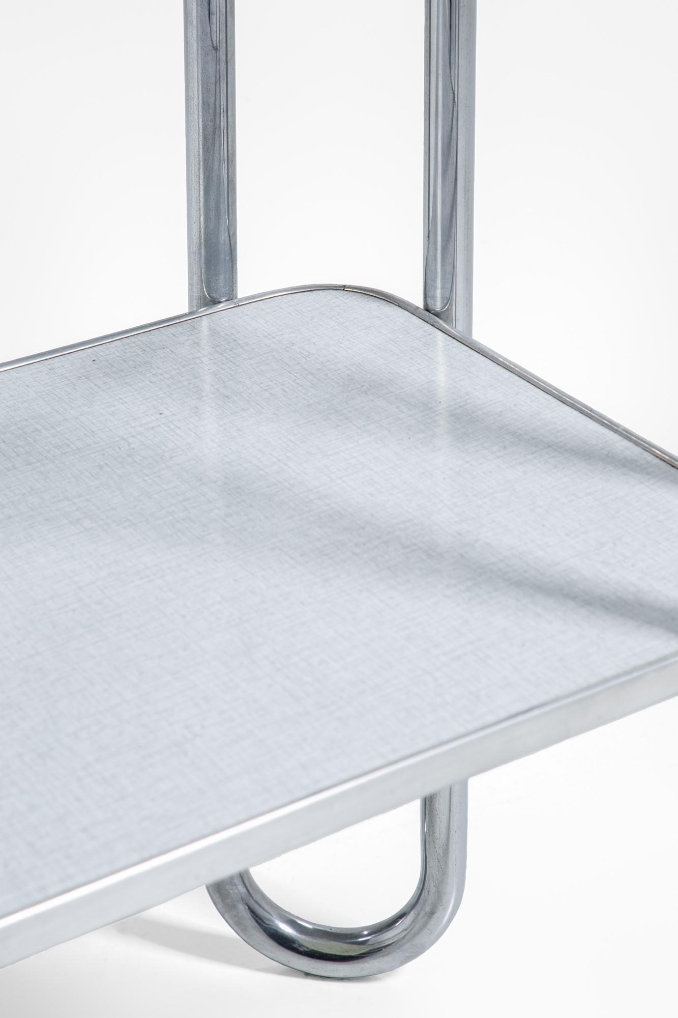 Thonet (attr.) - Etagere in tubolare metallico cromato e cristallo molato