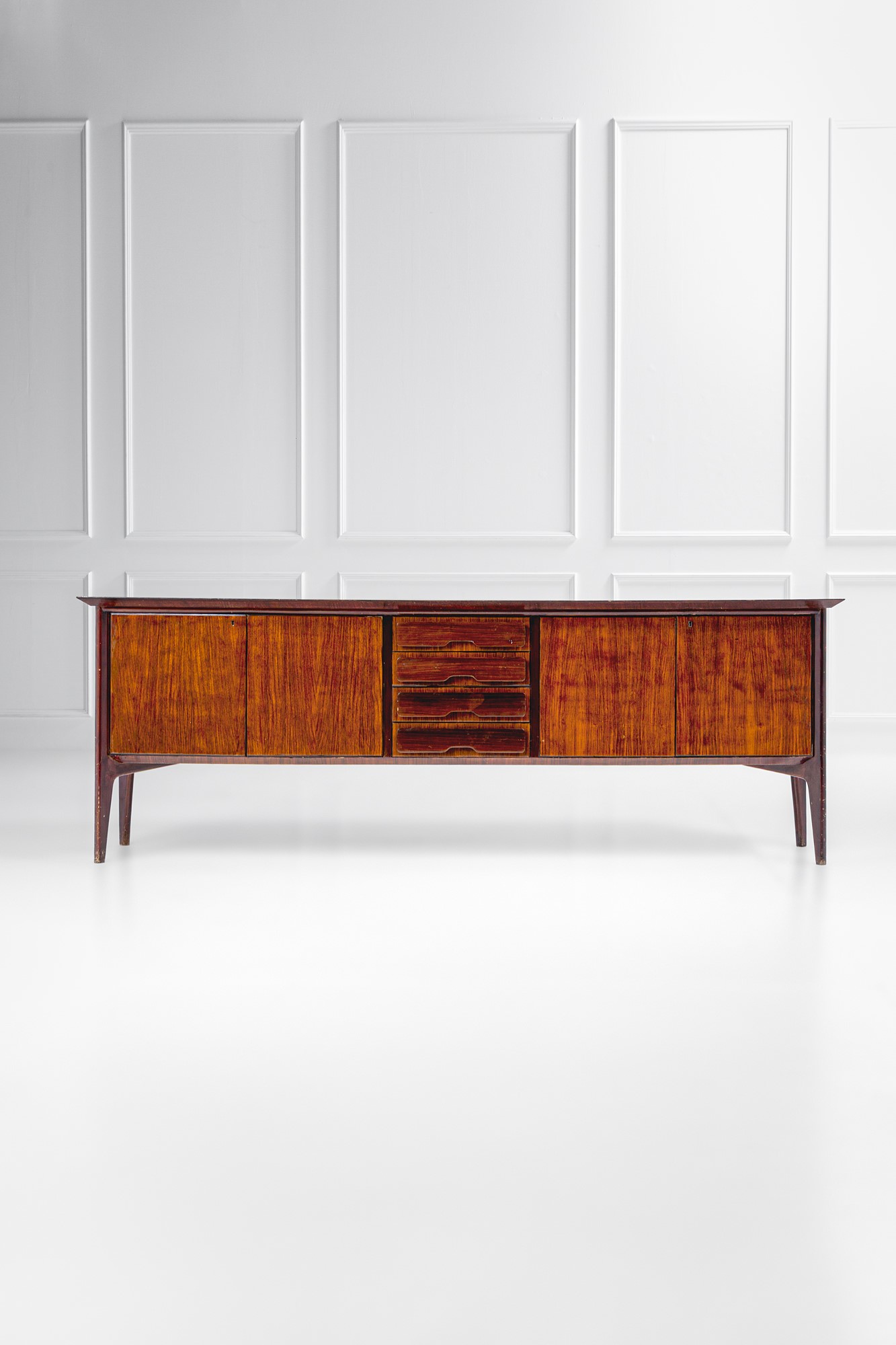 Ico Parisi - Grande sideboard con ante e falsi cassetti