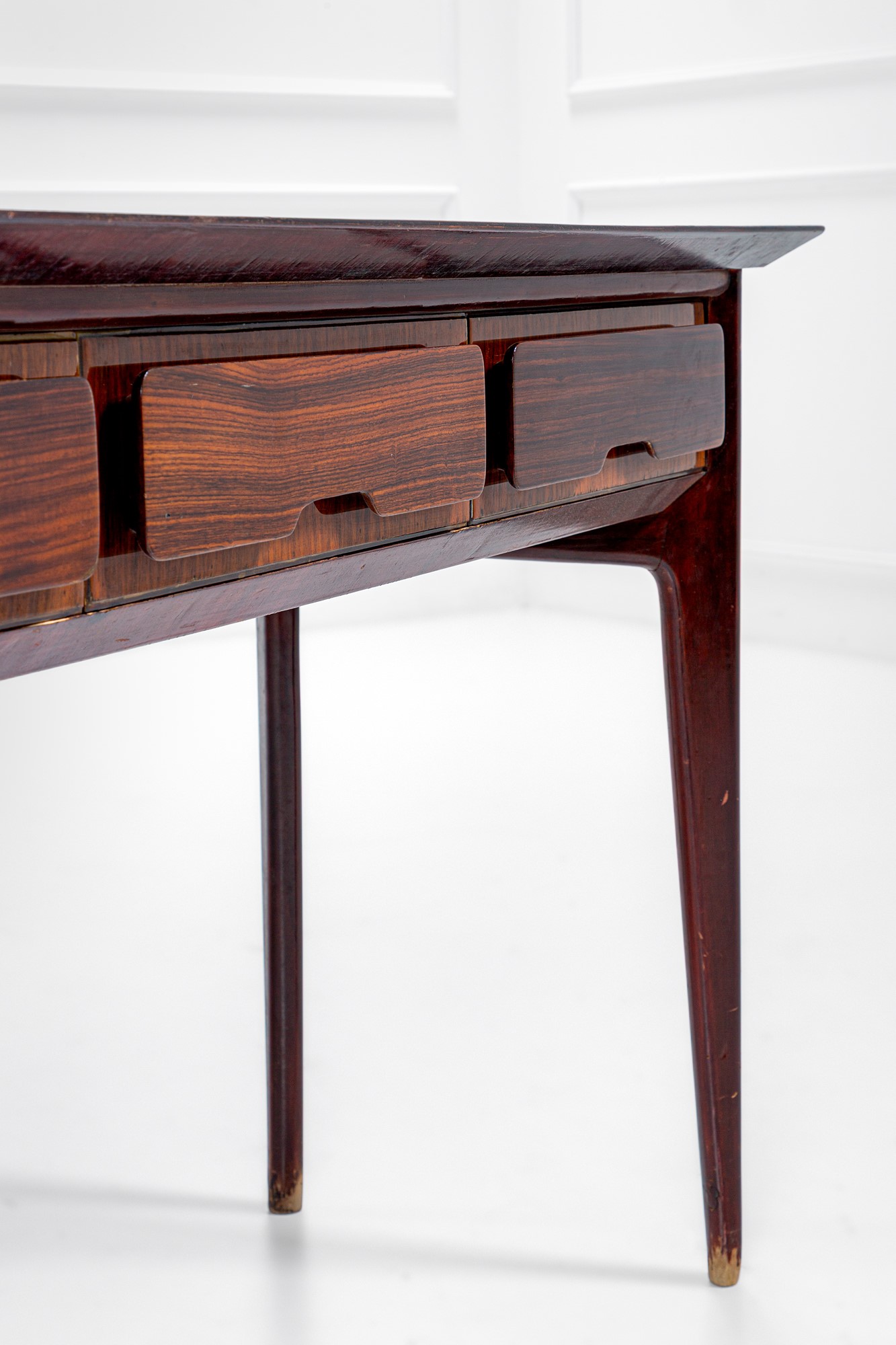 Ico Parisi - Console con cassetti, legno impiallacciato e legno massello tinto, circa 1948