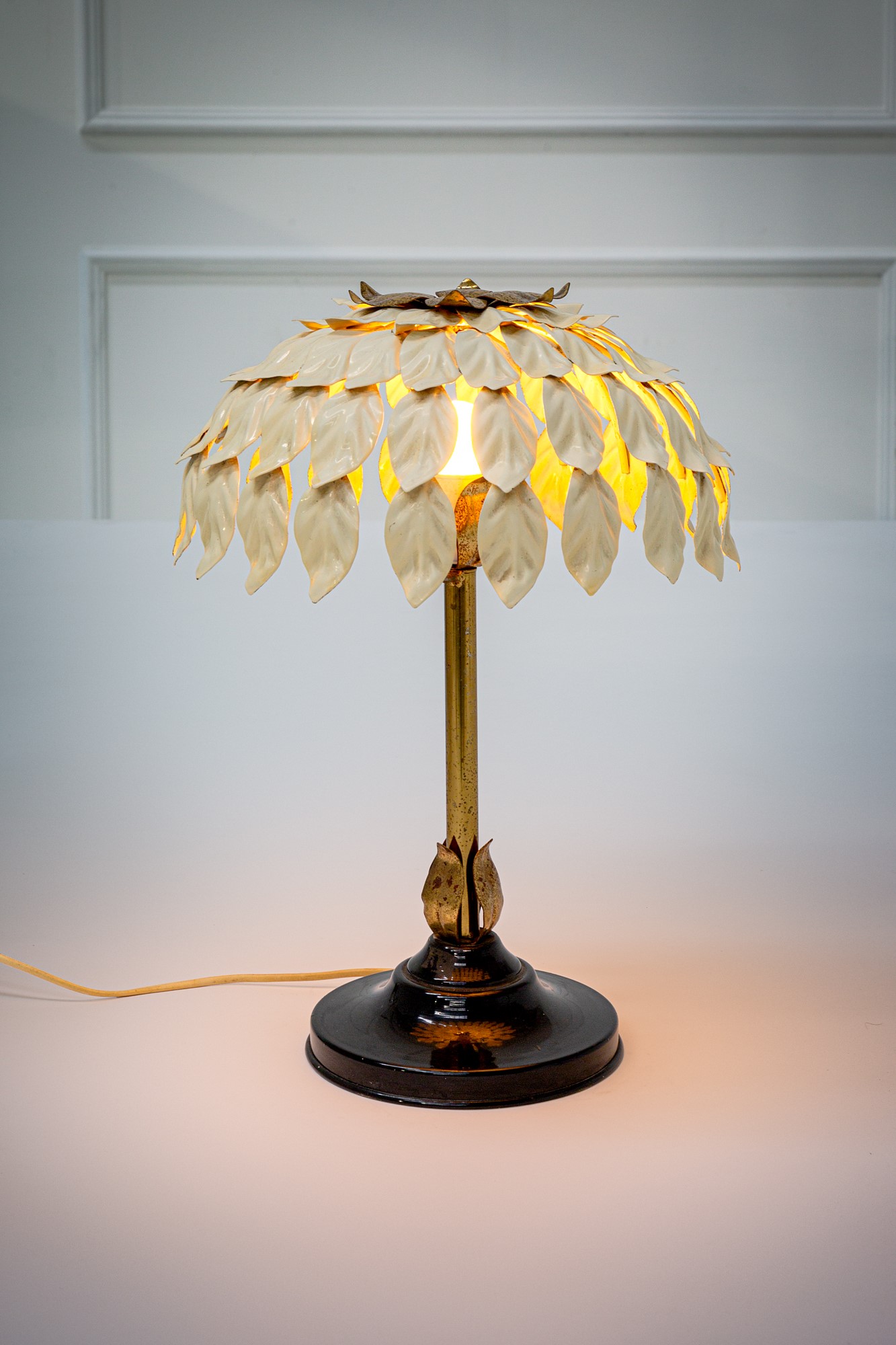 Maison Jansen (attr.) - Lampada da tavolo fitomorfa in ottone e metallo verniciato