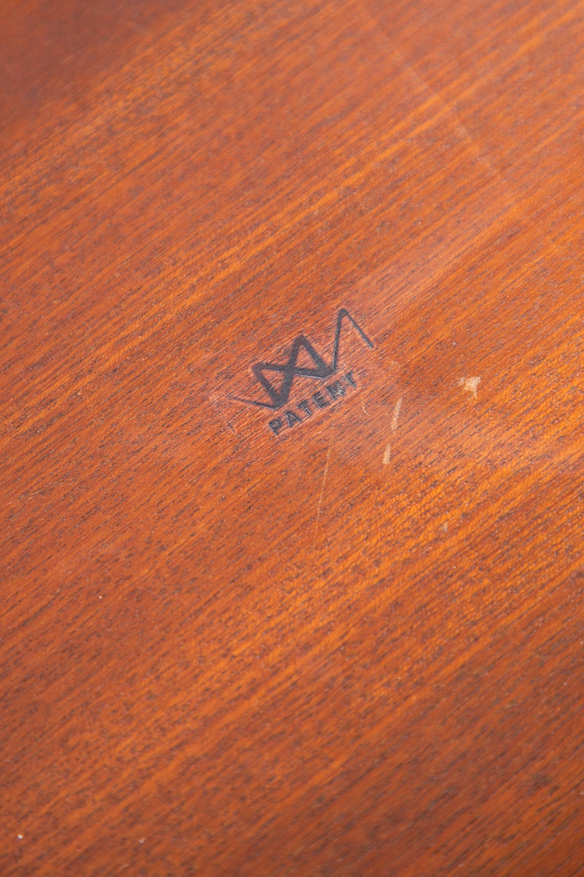 Tavolo con piano circolare