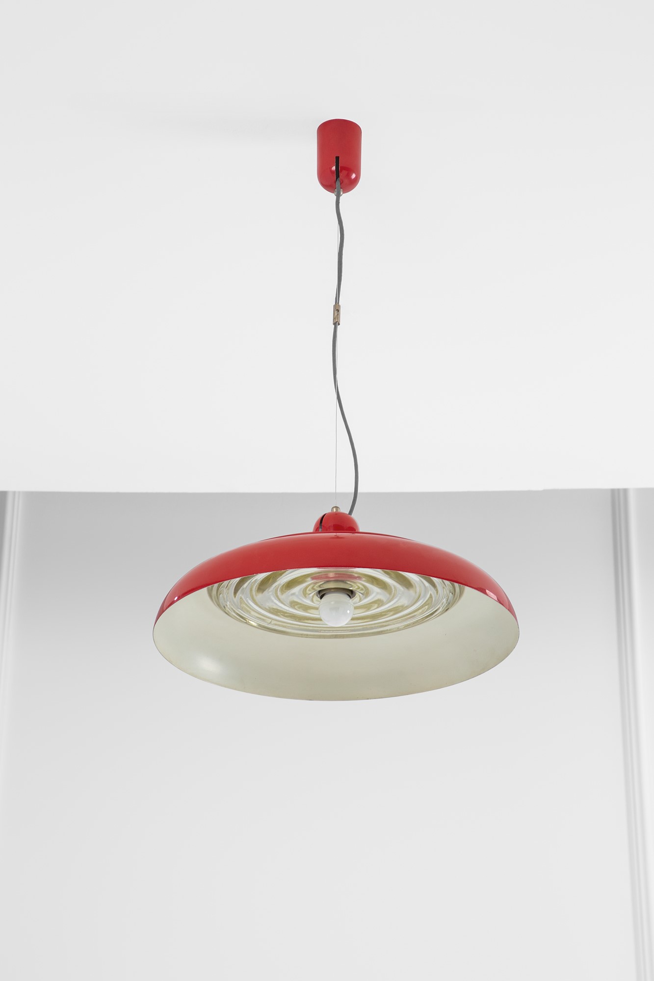Joe Colombo - Lampada a sospensione mod. 4475 - alluminio laccato e vetro, circa 1965