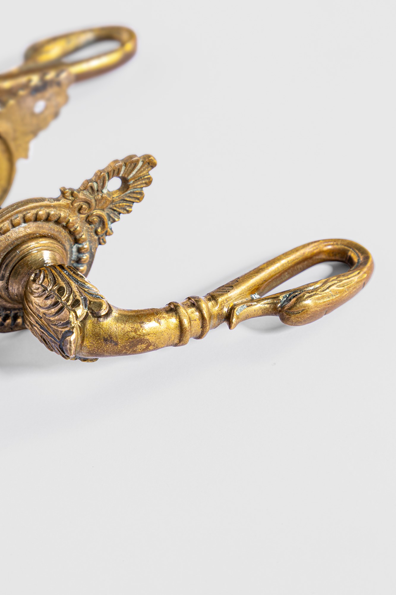 Dieci coppie di maniglie a guisa di cigno