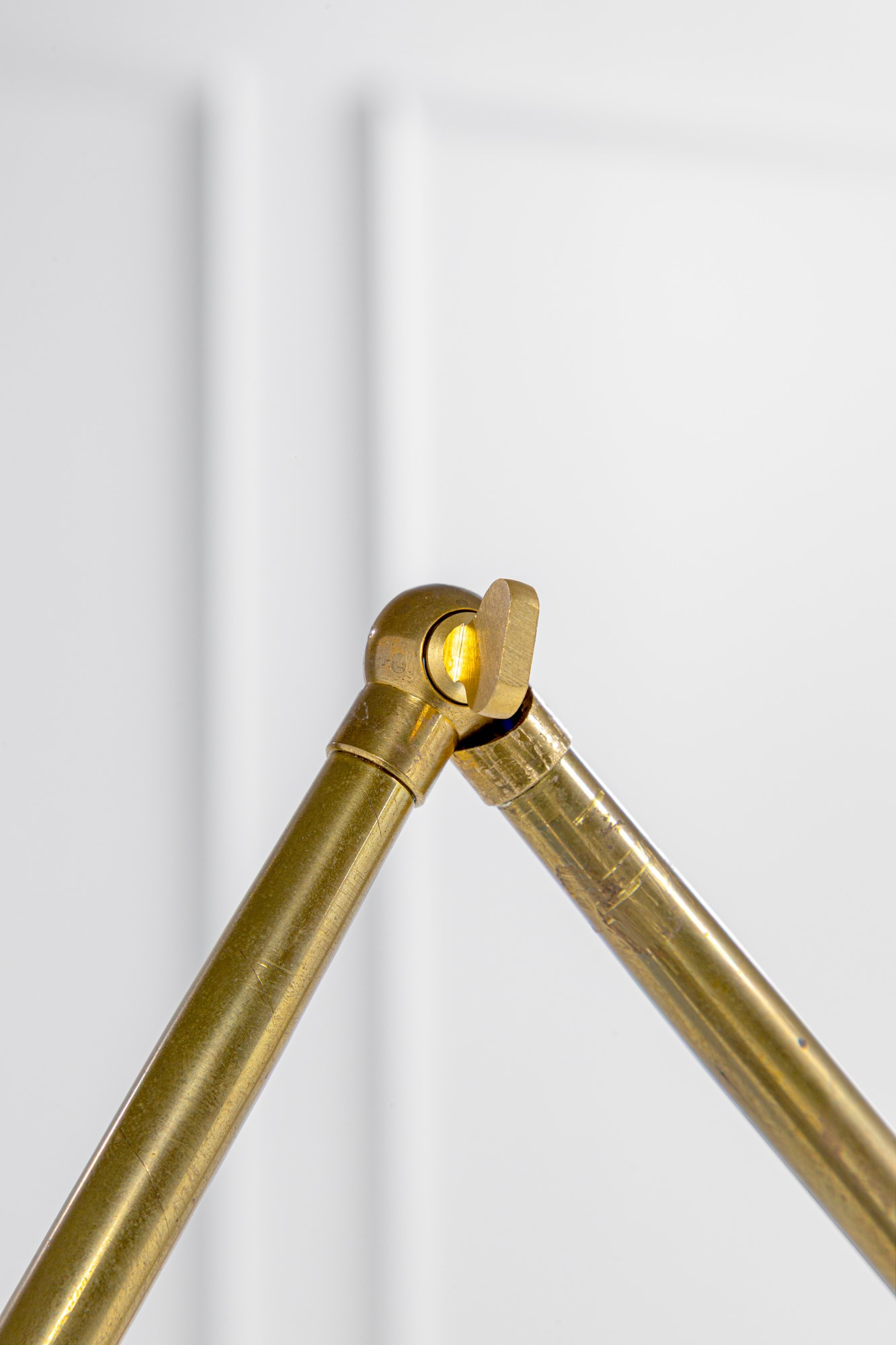 Lampada da terra a tre bracci orientabili