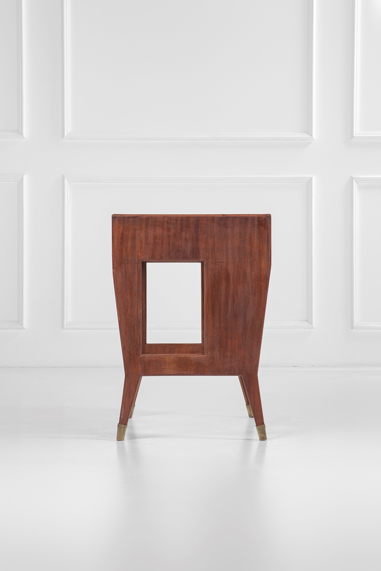 Scrittoio realizzato per la Banca Nazionale del Lavoro