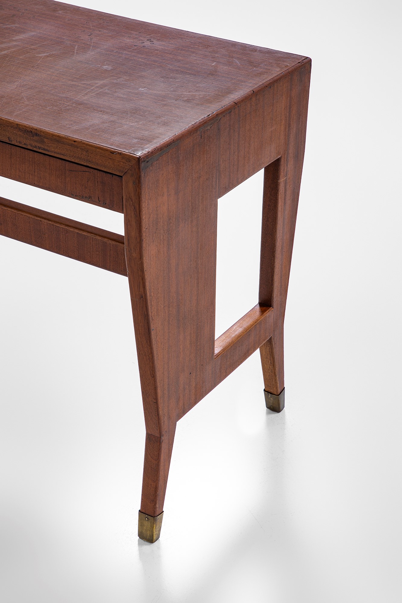 Scrittoio realizzato per la Banca Nazionale del Lavoro