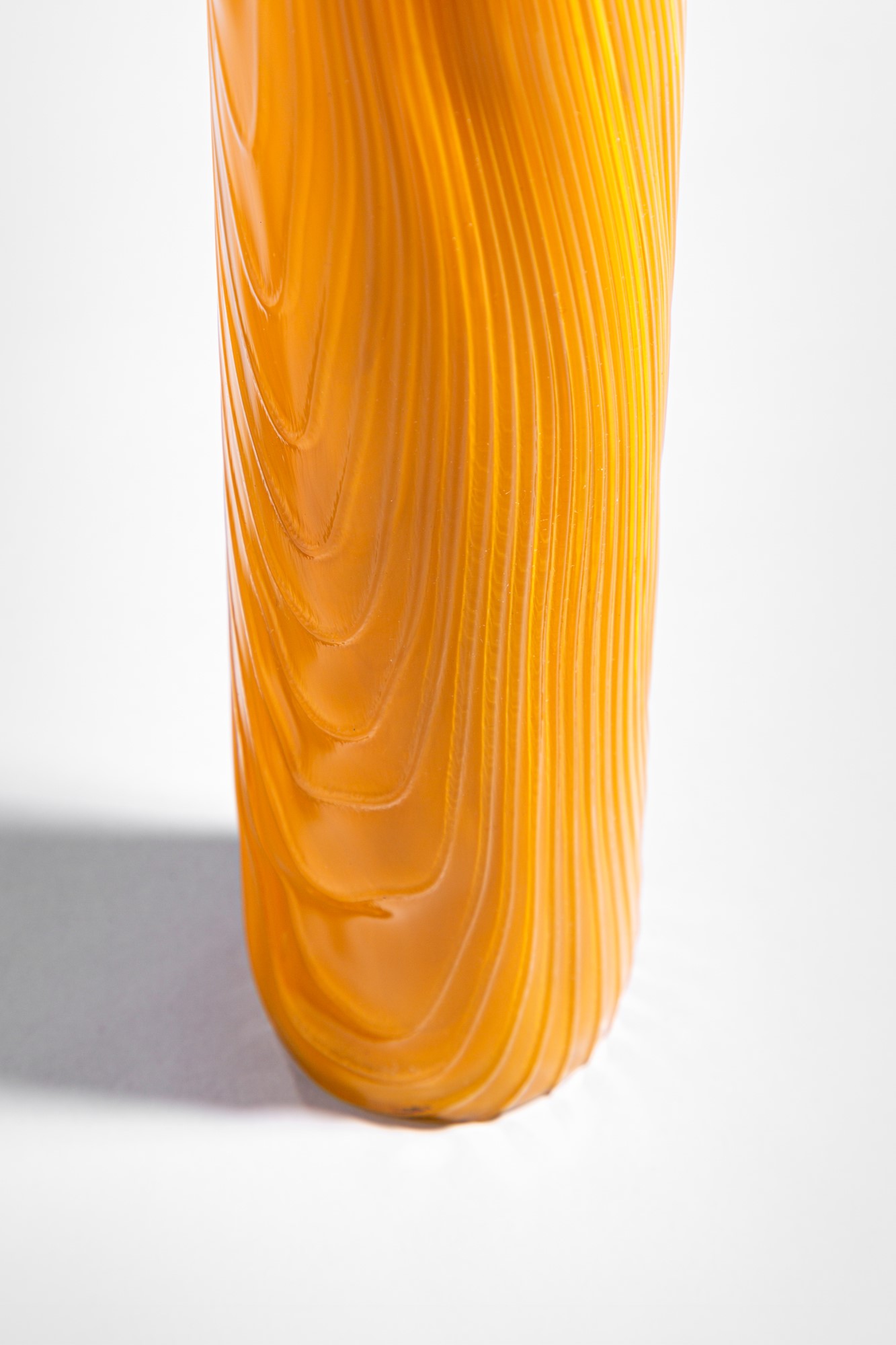Toni Zuccheri - Vaso della serie Tronchi, vetro ambra opaco soffiato