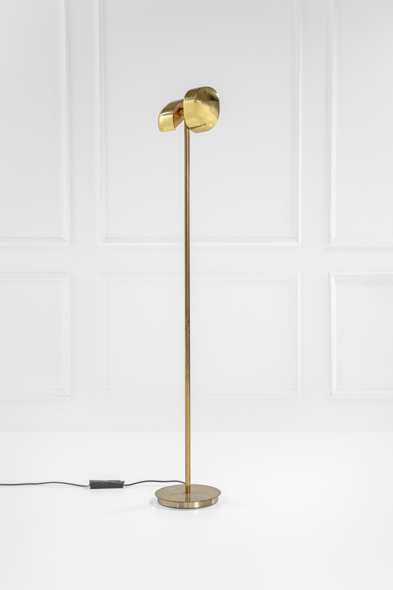 Pia Guidetti Crippa - Lampada da terra modello 877 in ottone