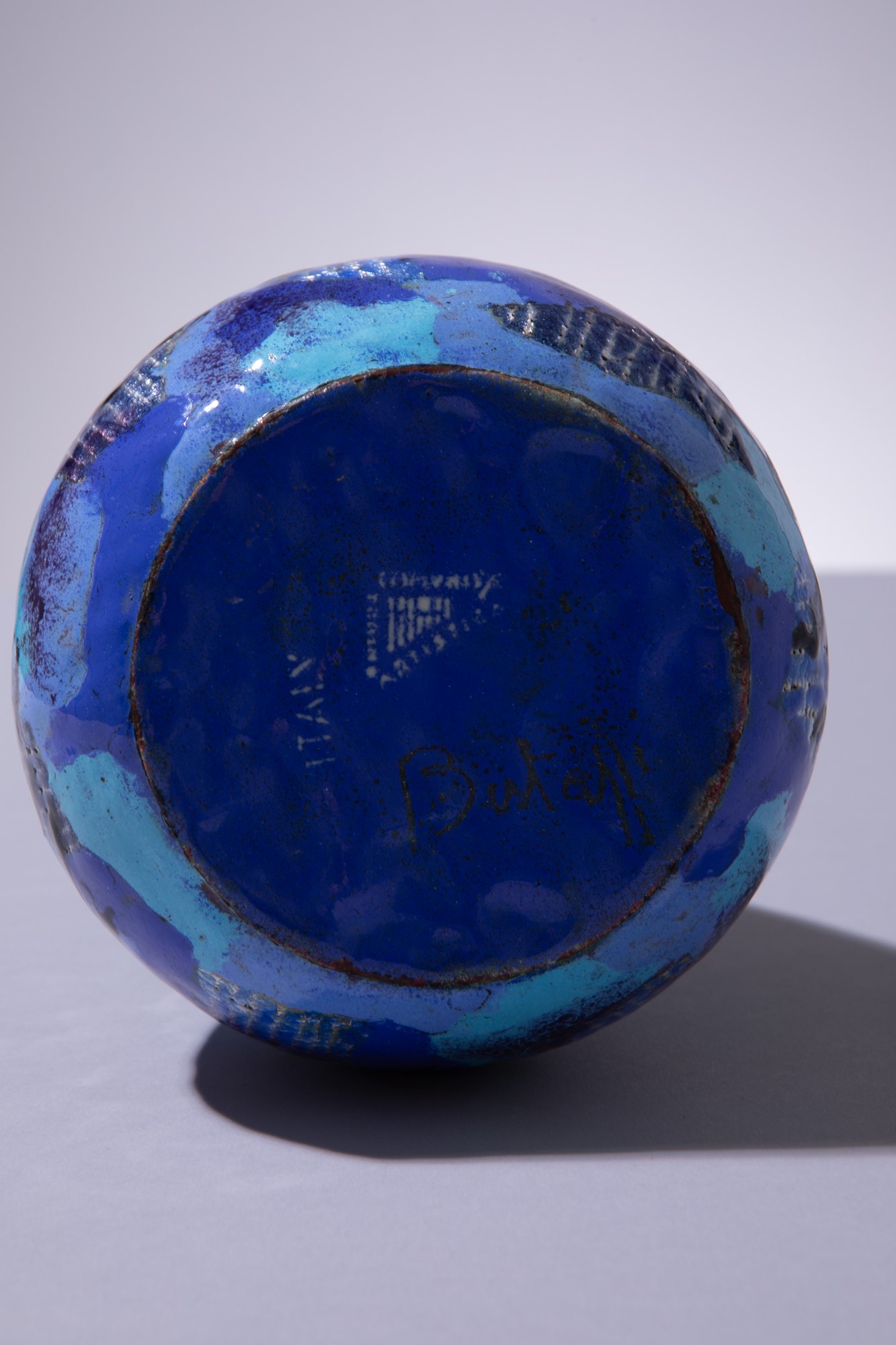 Comunità Artistica - Vaso in smalto policromo su rame con graffito