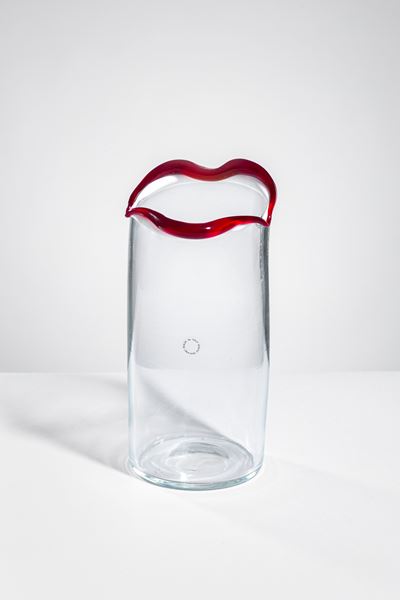 Vaso della serie Sorriso, vetro cristallo con orlo in lattimo e rosso