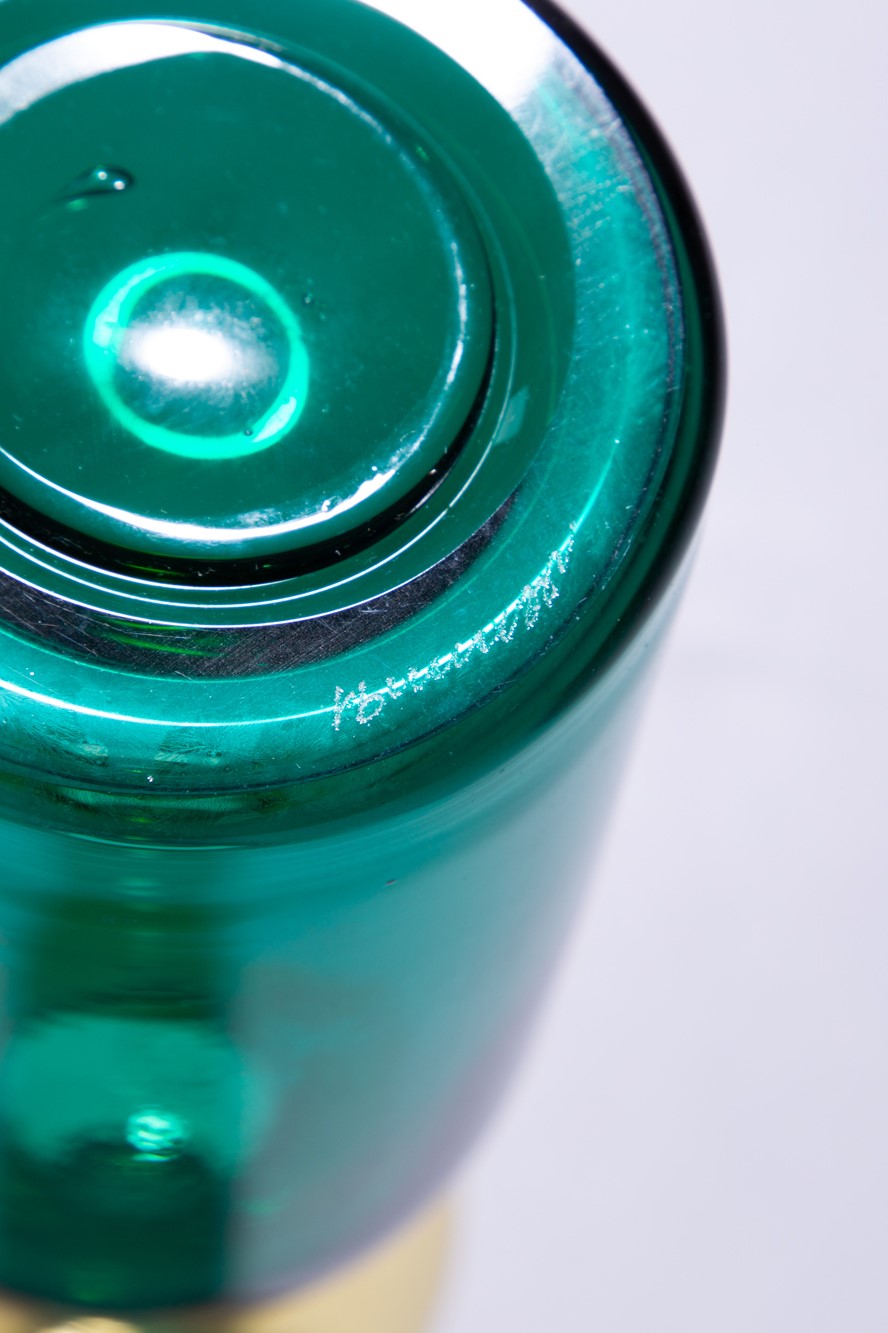 Gio Ponti - Bottiglia Vecchia Dama, vetro soffiato con incalmo verde e giallo