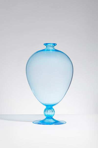 Vaso Veronese in vetro soffiato trasparente azzurro