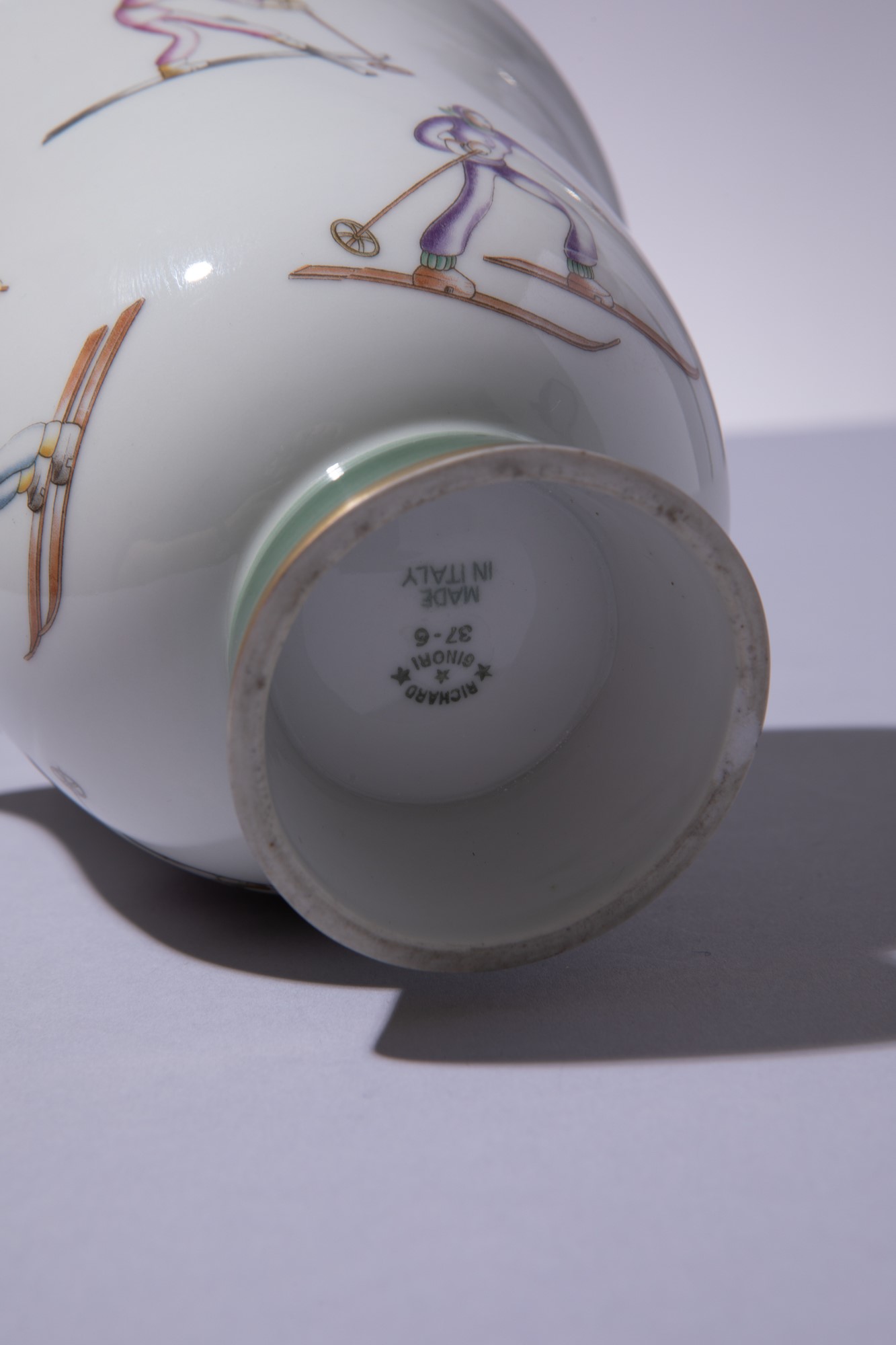 Gio Ponti - Gli Sciatori - Vaso in porcellana decorata con doratura