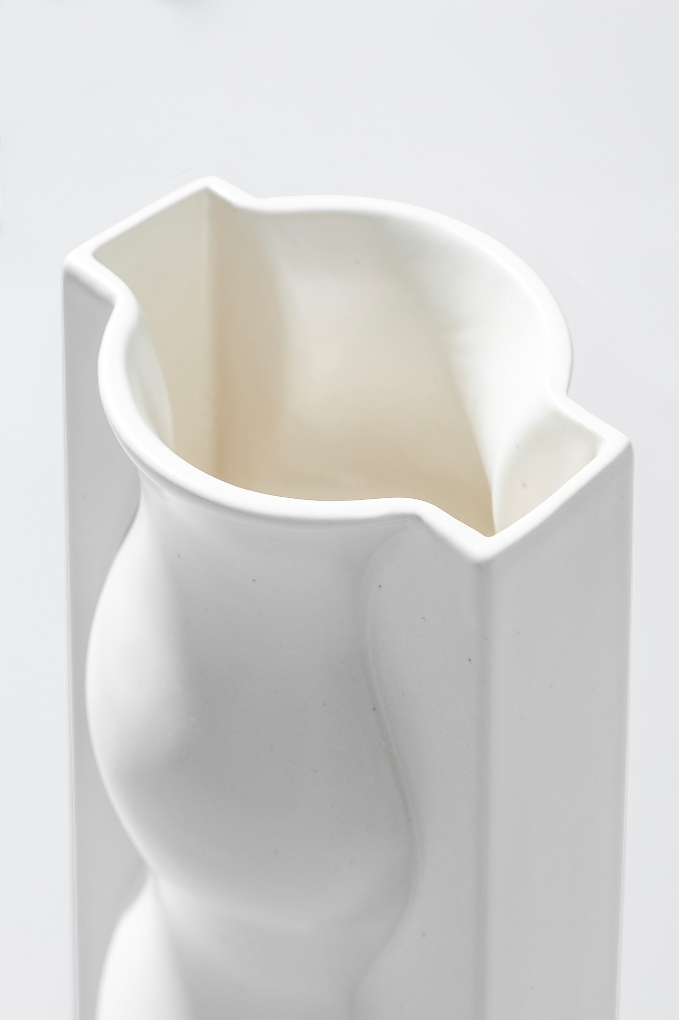 M. Durati - Vaso in ceramica bianca, 1991