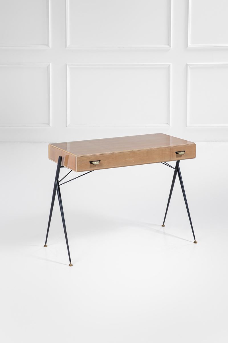 Piccolo scrittoio da centro