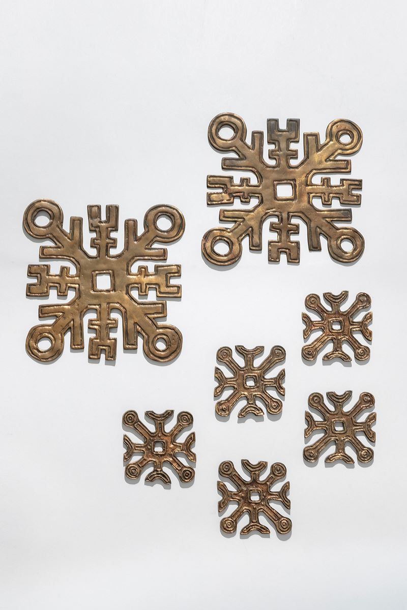 Gruppo di sculture della serie Croci e Stelle