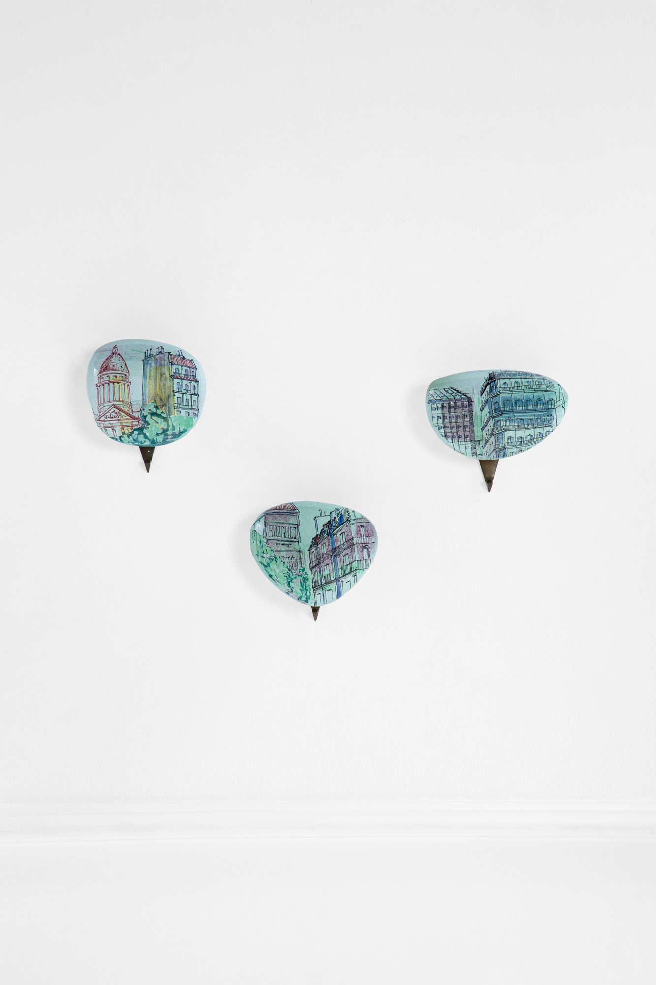 Tre appendiabiti da parete