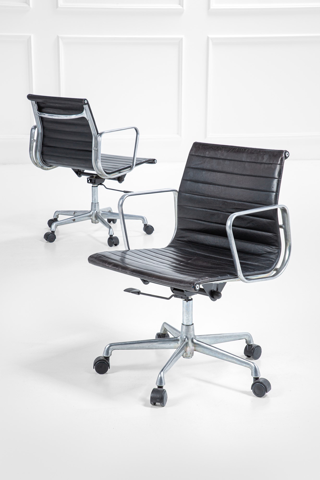 Sei poltroncine su ruote della serie Aluminium