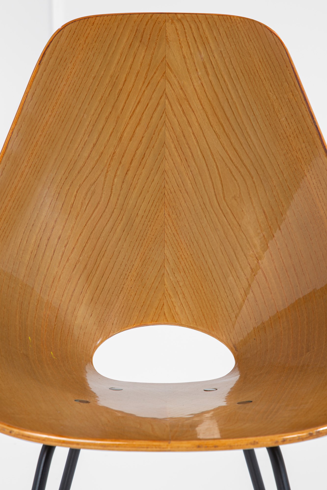 Due sedie mod. 101 della serie Medea