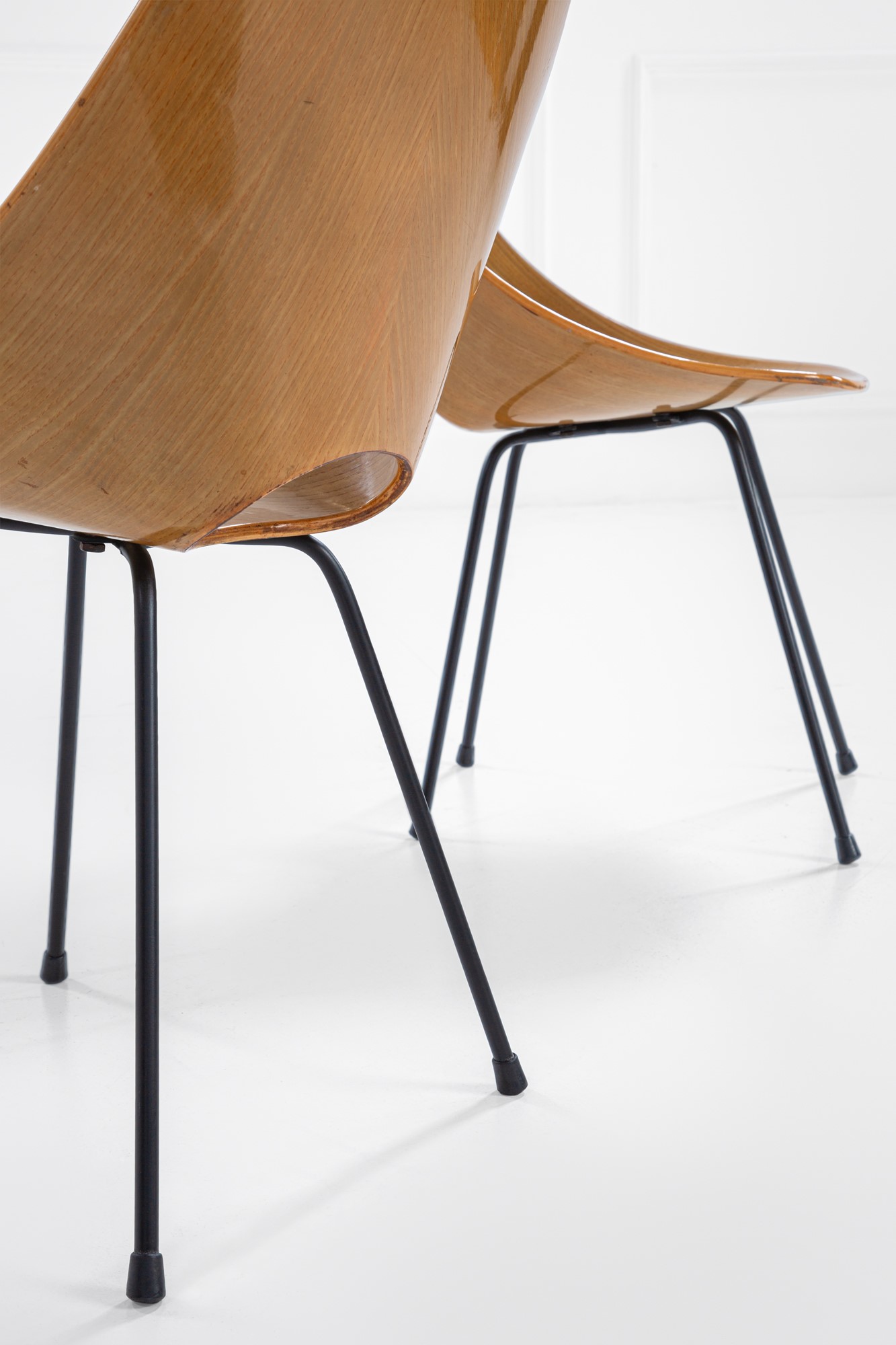 Due sedie mod. 101 della serie Medea