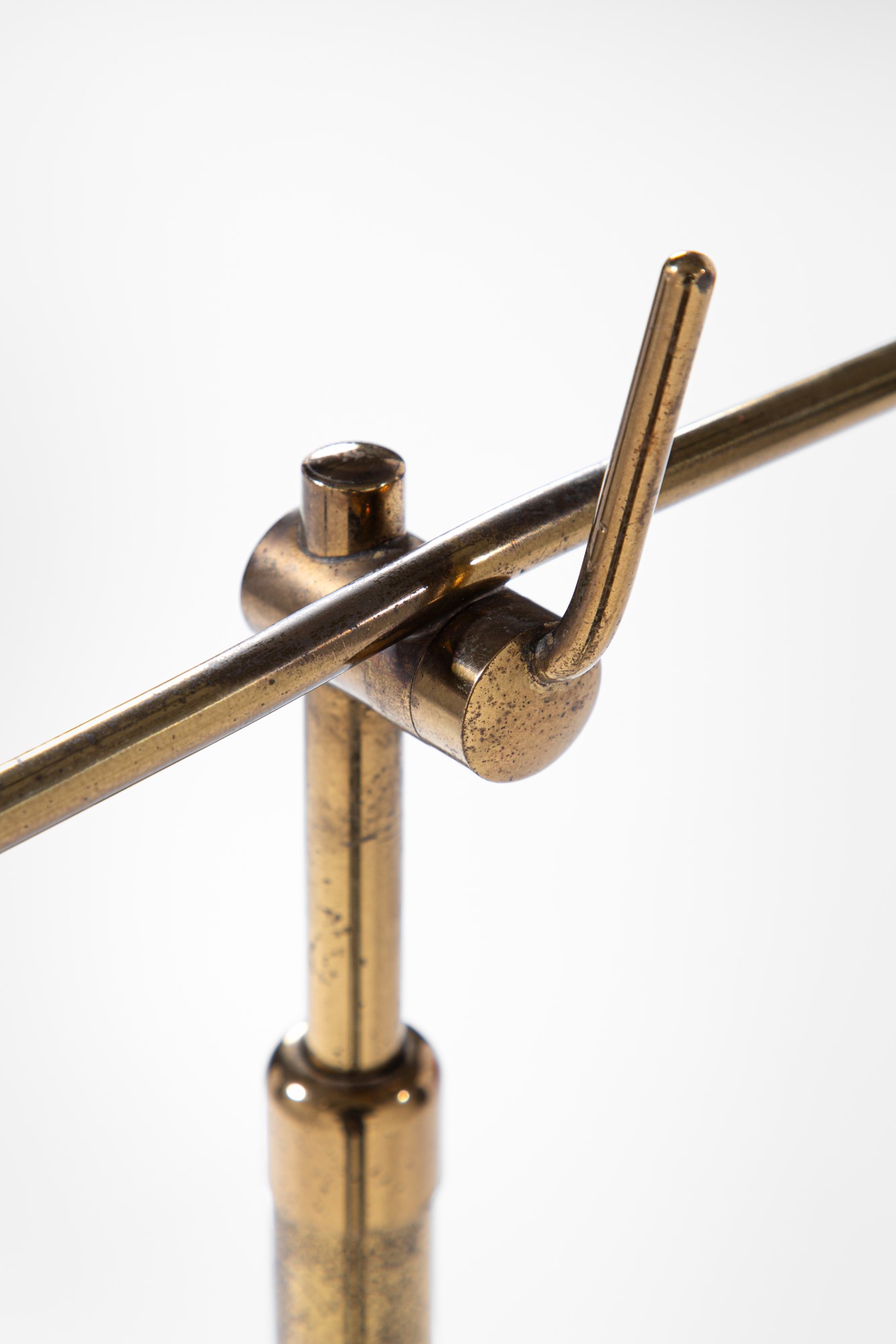 Lampada da terra con braccio orientabile