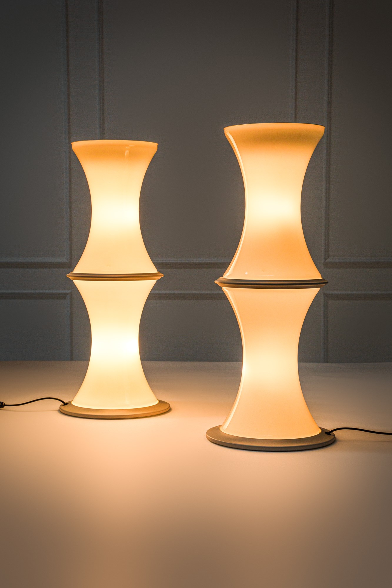 Enrico Tronconi - Lampade da tavolo della serie Bamboo, vetro opalino e metallo, 1970 ca.