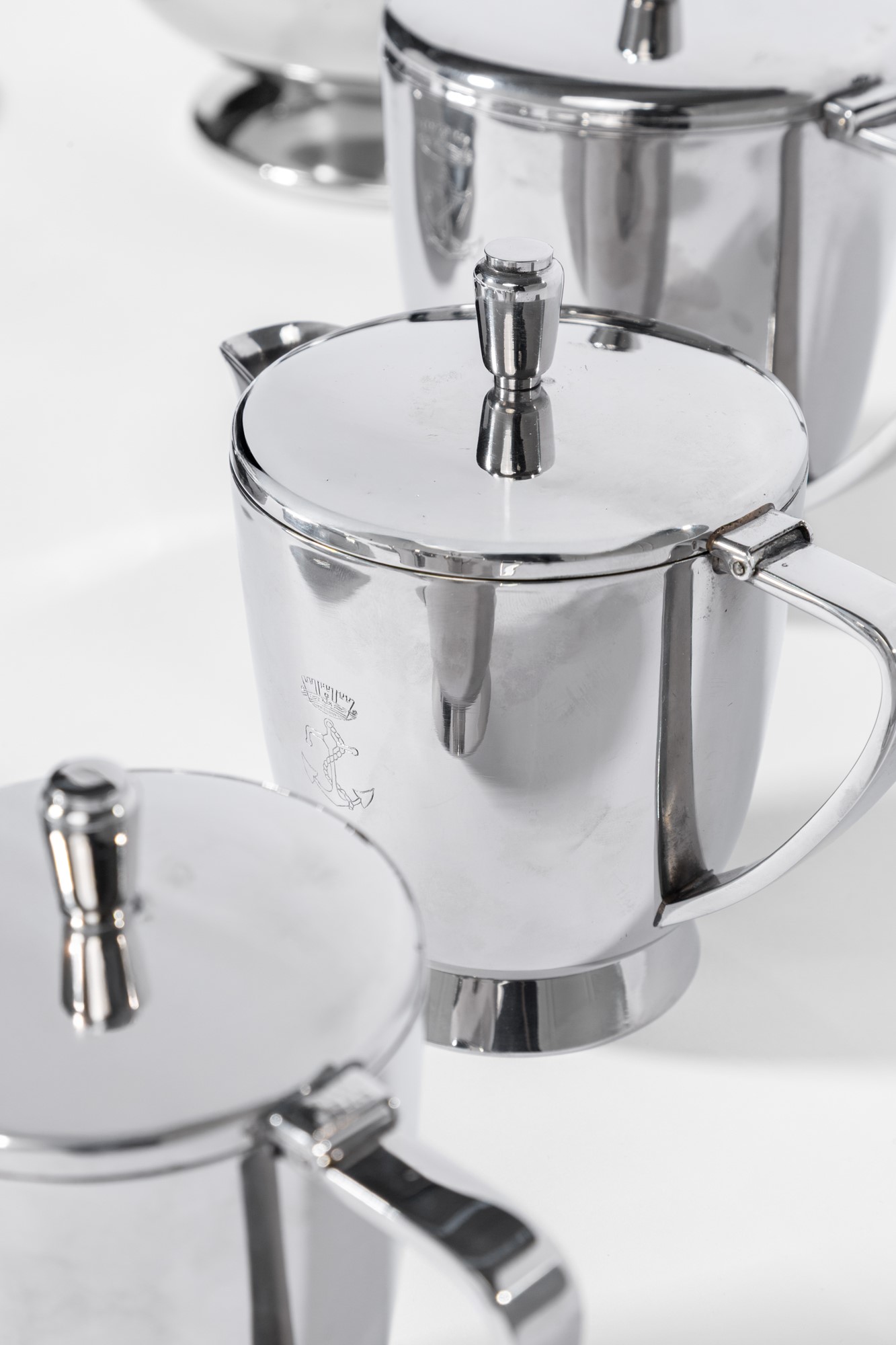 Servizio composto da zuppiera, tre salsiere e nove sottopiatti