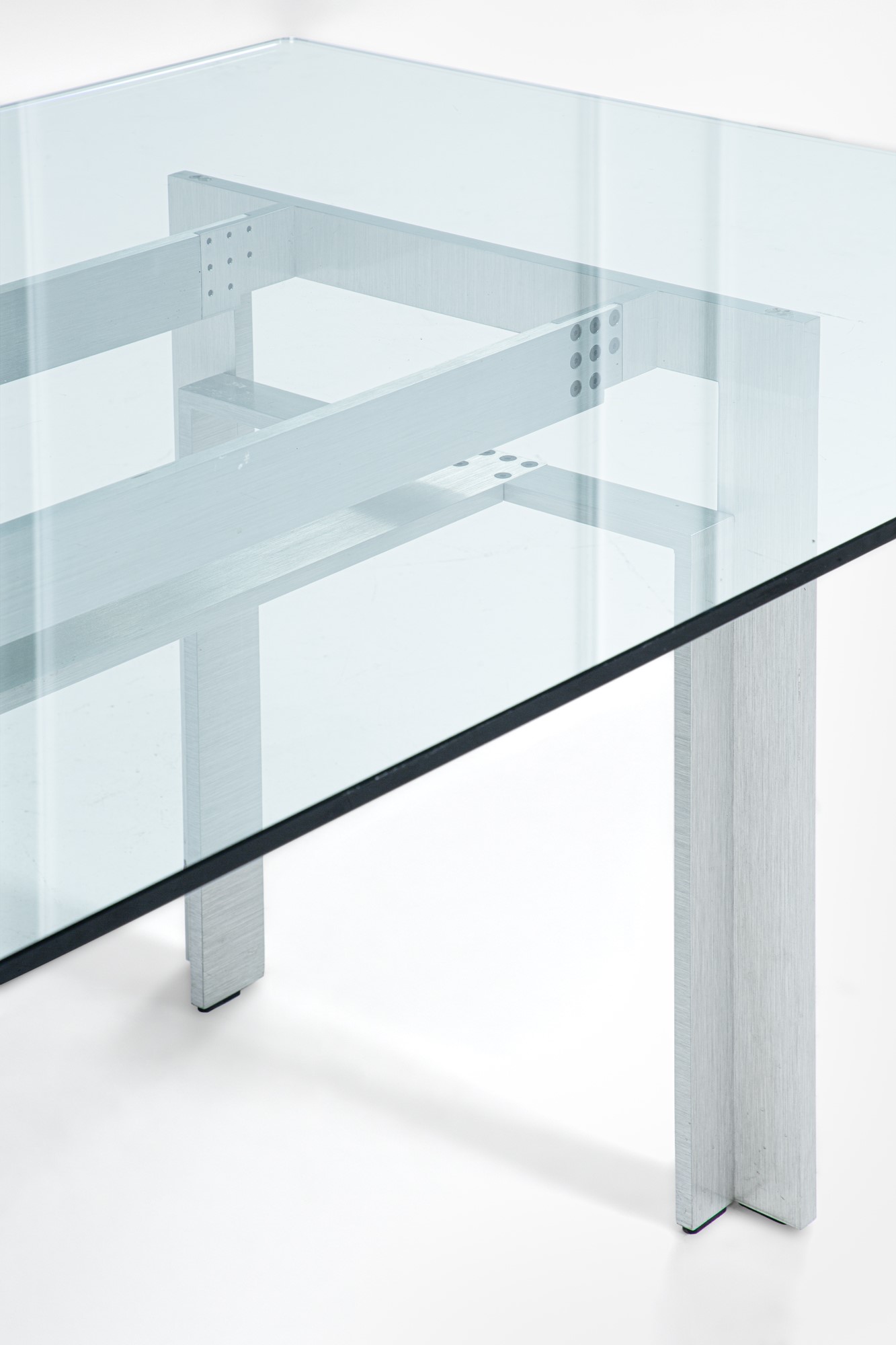 Carlo Scarpa - Tavolo modello Doge, acciaio satinato e cristallo molato, circa 1970