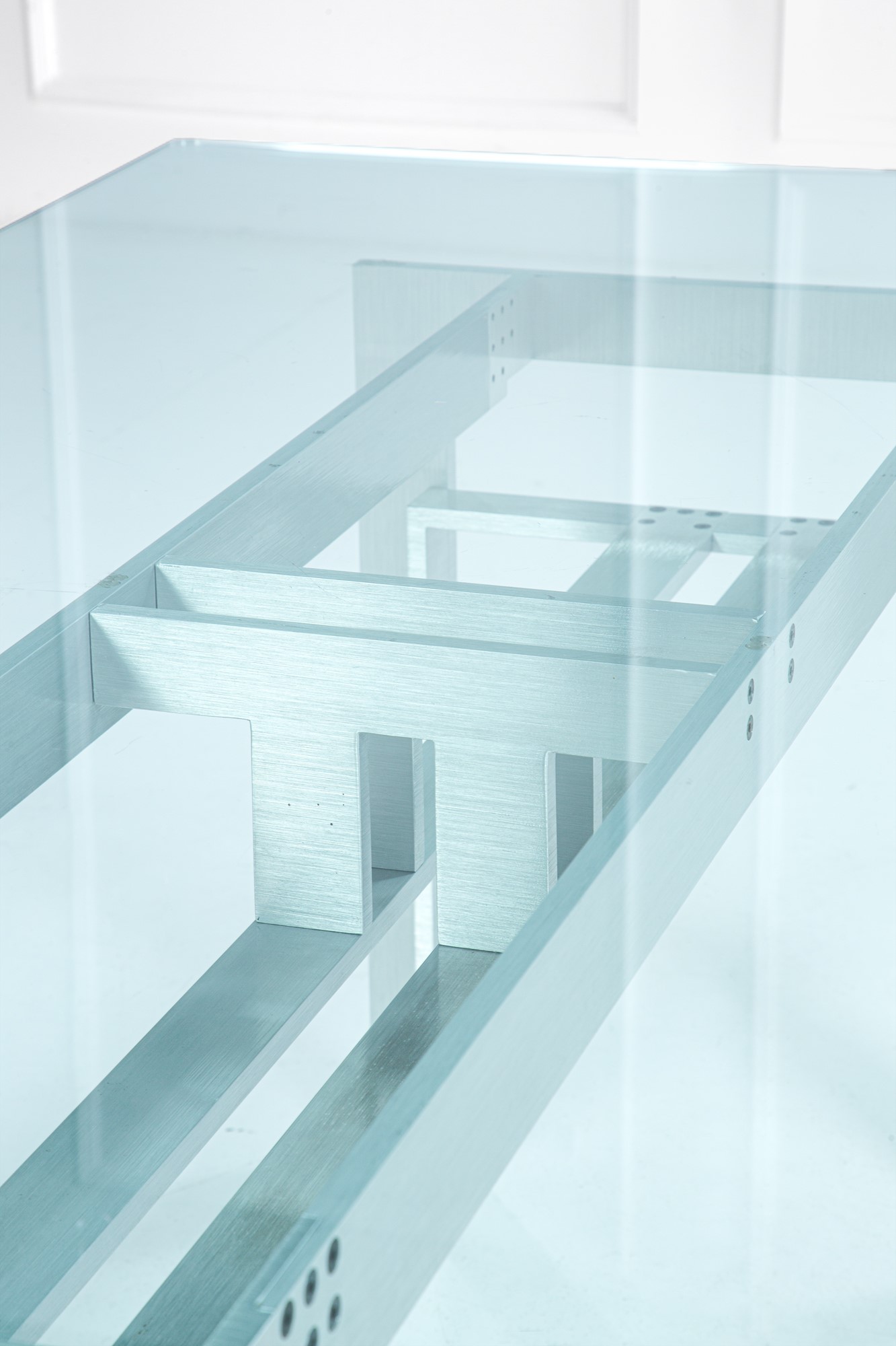 Carlo Scarpa - Tavolo modello Doge, acciaio satinato e cristallo molato, circa 1970