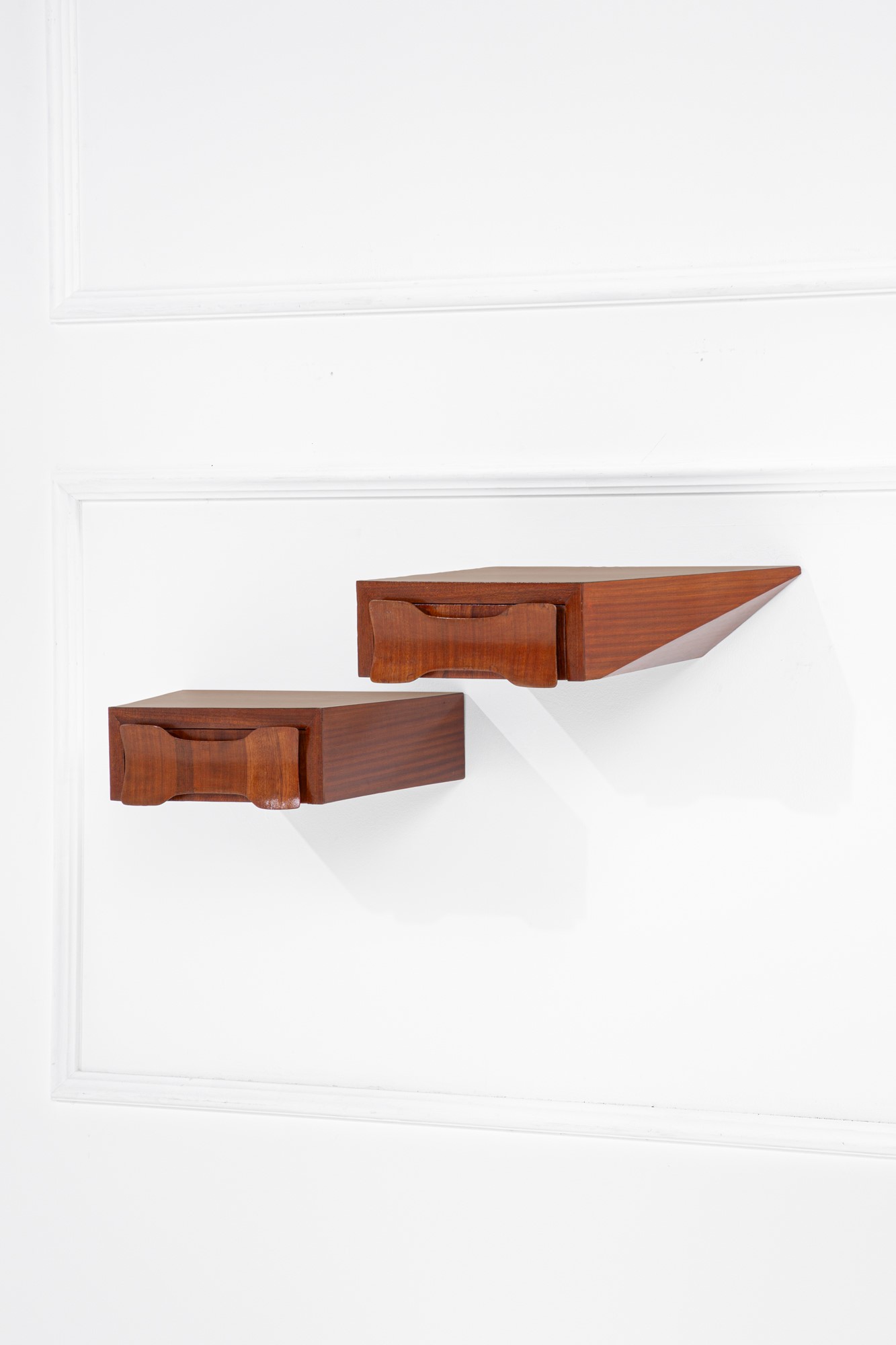 Due comodini pensili