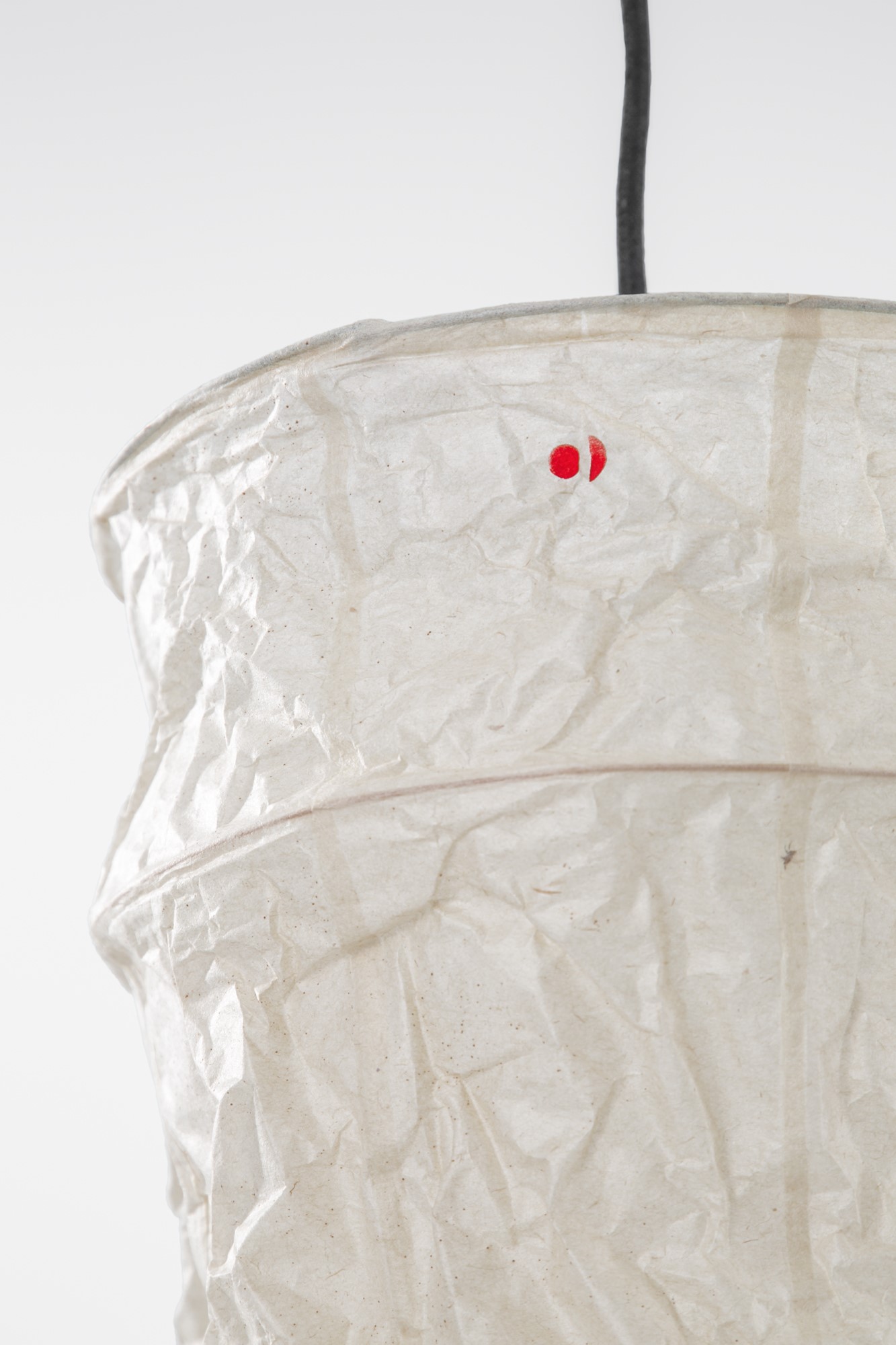 Due lampade a sospensione mod. S2 della serie Akari