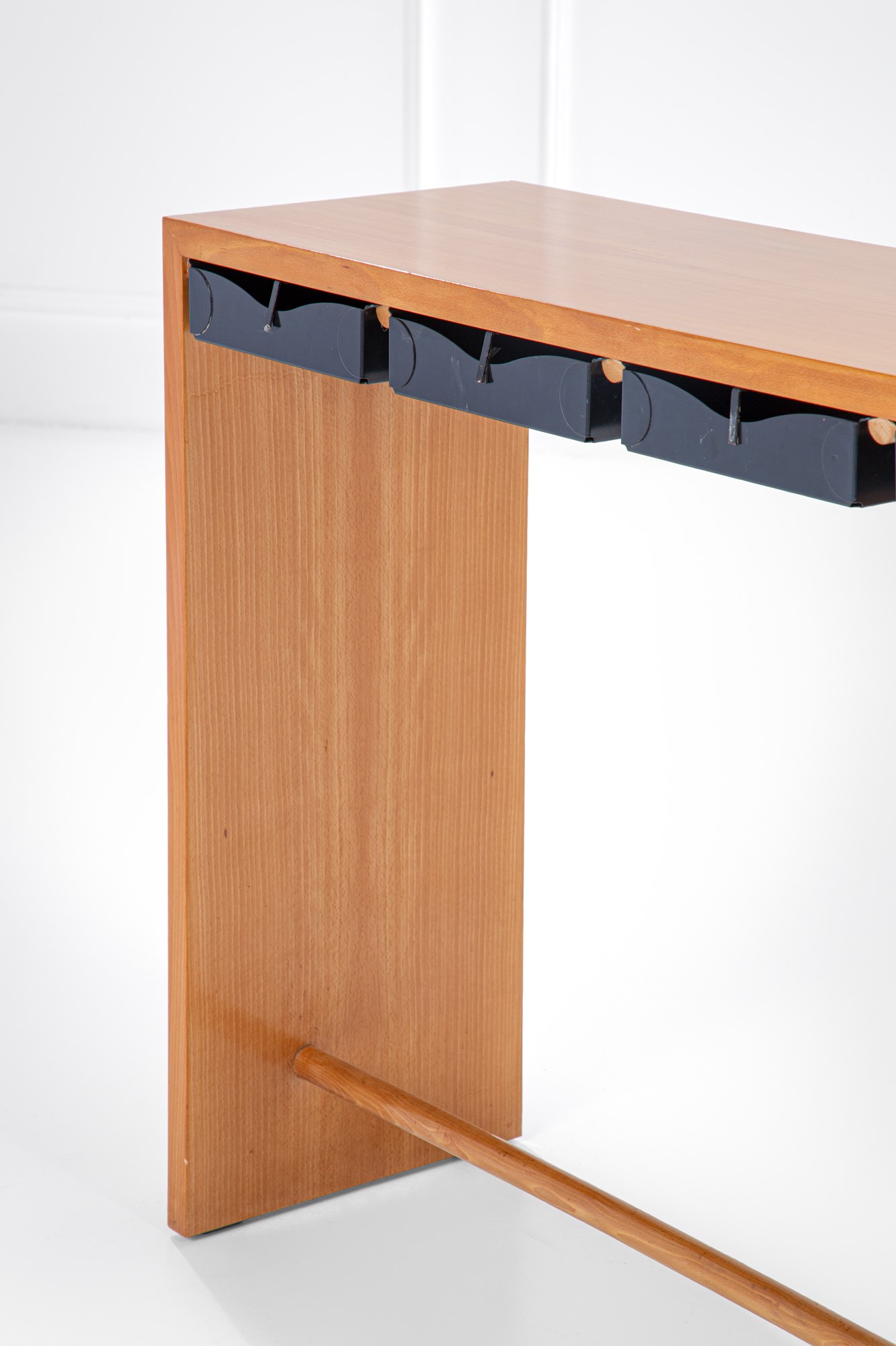 Enzo Mari - Console mod. Aquisgrana, legno massello e metallico, 1994 circa