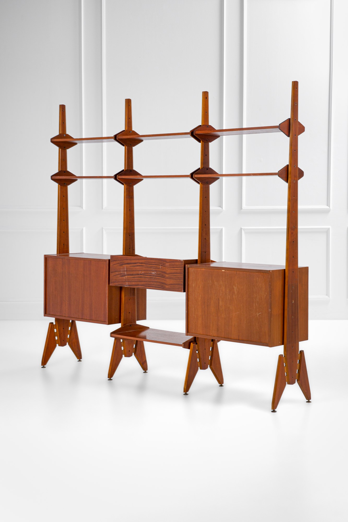 Libreria attrezzata a tre campate da parete o da centro