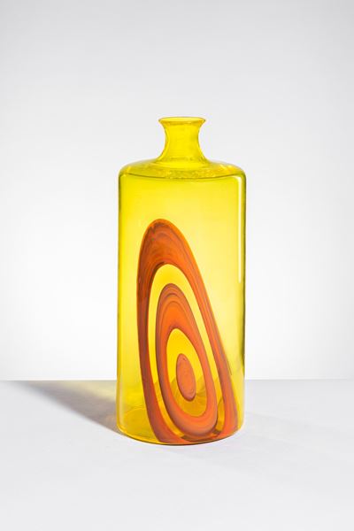 Bottigla della serie S/165 B, vetro soffiato giallo sole con murrina