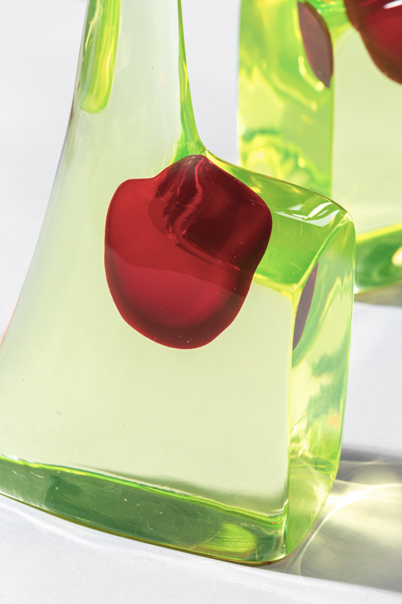 Due fermalibri a guisa di canguro