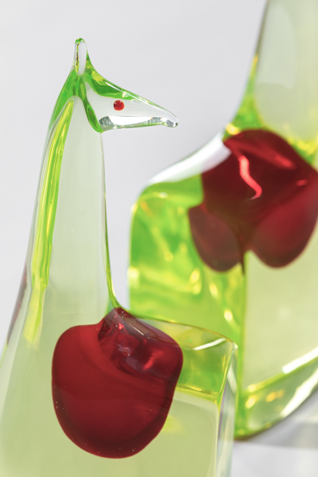 Due fermalibri a guisa di canguro