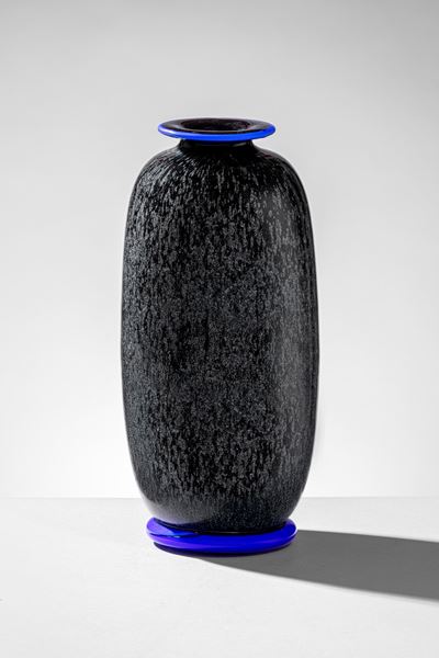 Vaso in vetro soffiato nero e blu
