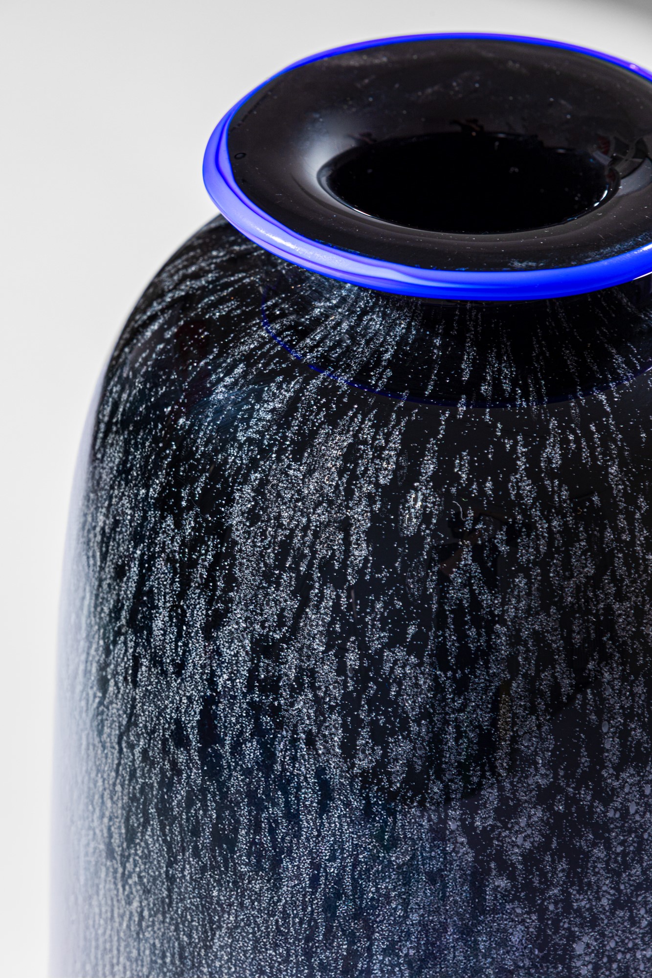 Arte Vetro Murano per Mila Schon - Vaso in vetro soffiato nero e blu