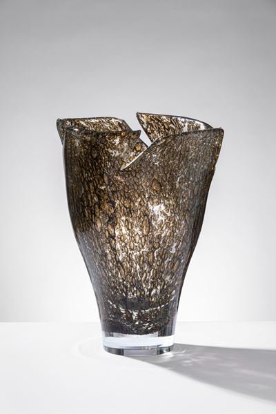 Vaso della serie Grovigli, vetro soffiato cristallo con fili e polveri di argento, 2008