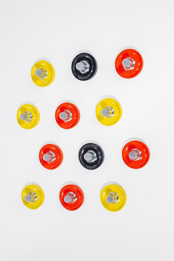 Dodici lampade da parete