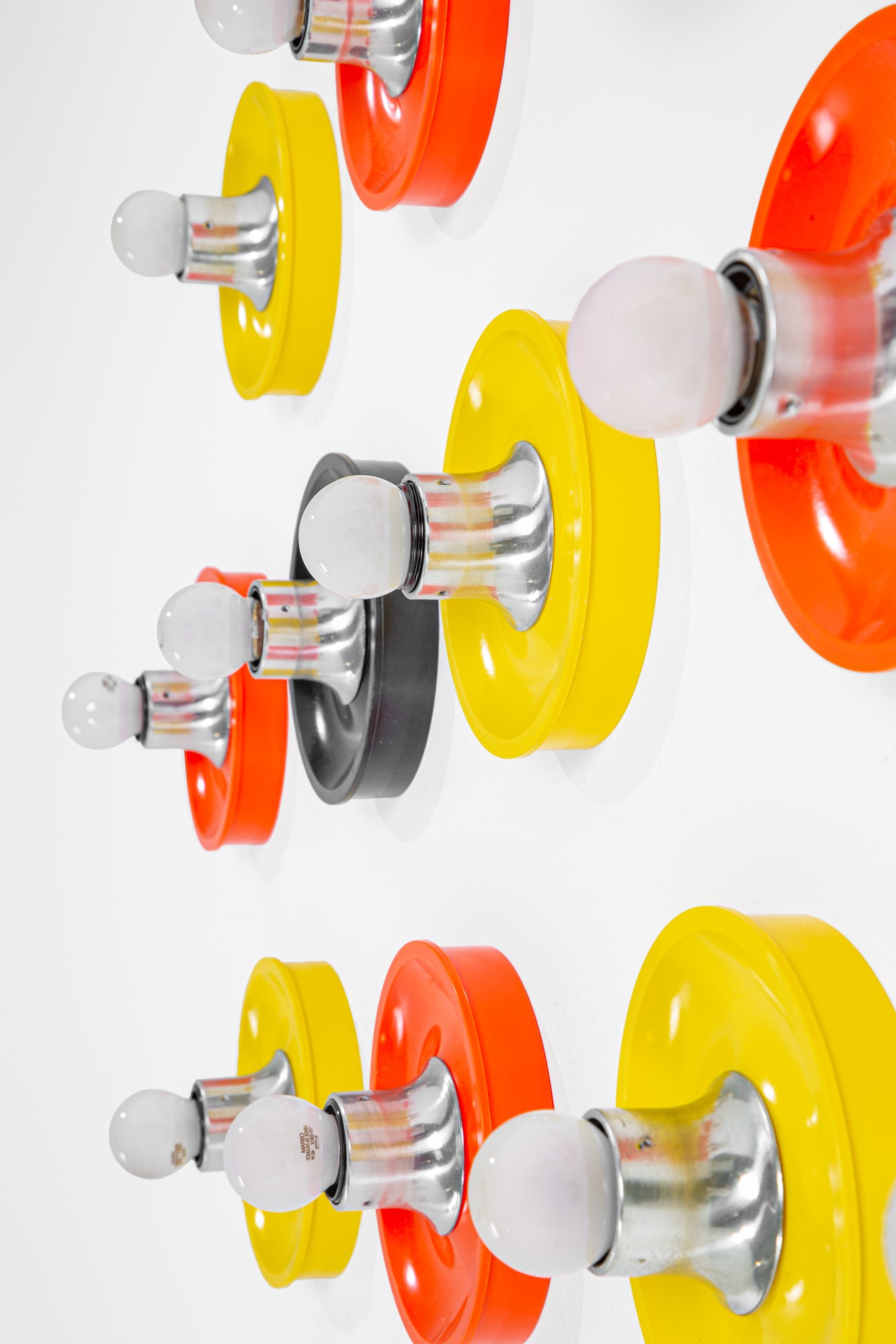 Dodici lampade da parete