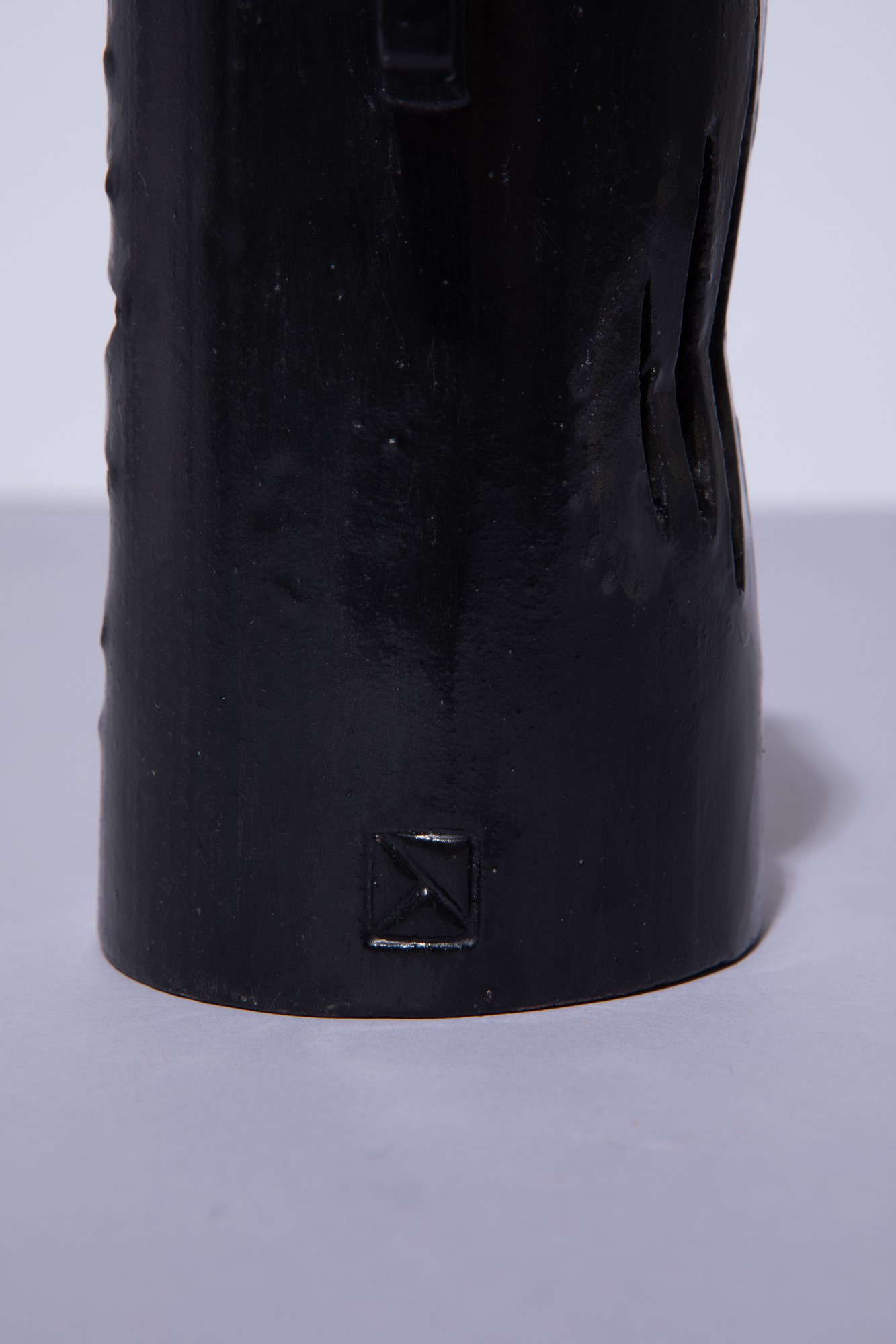 Alessio Tasca - Figura di cavallino in ceramica smaltata nera, circa 1970