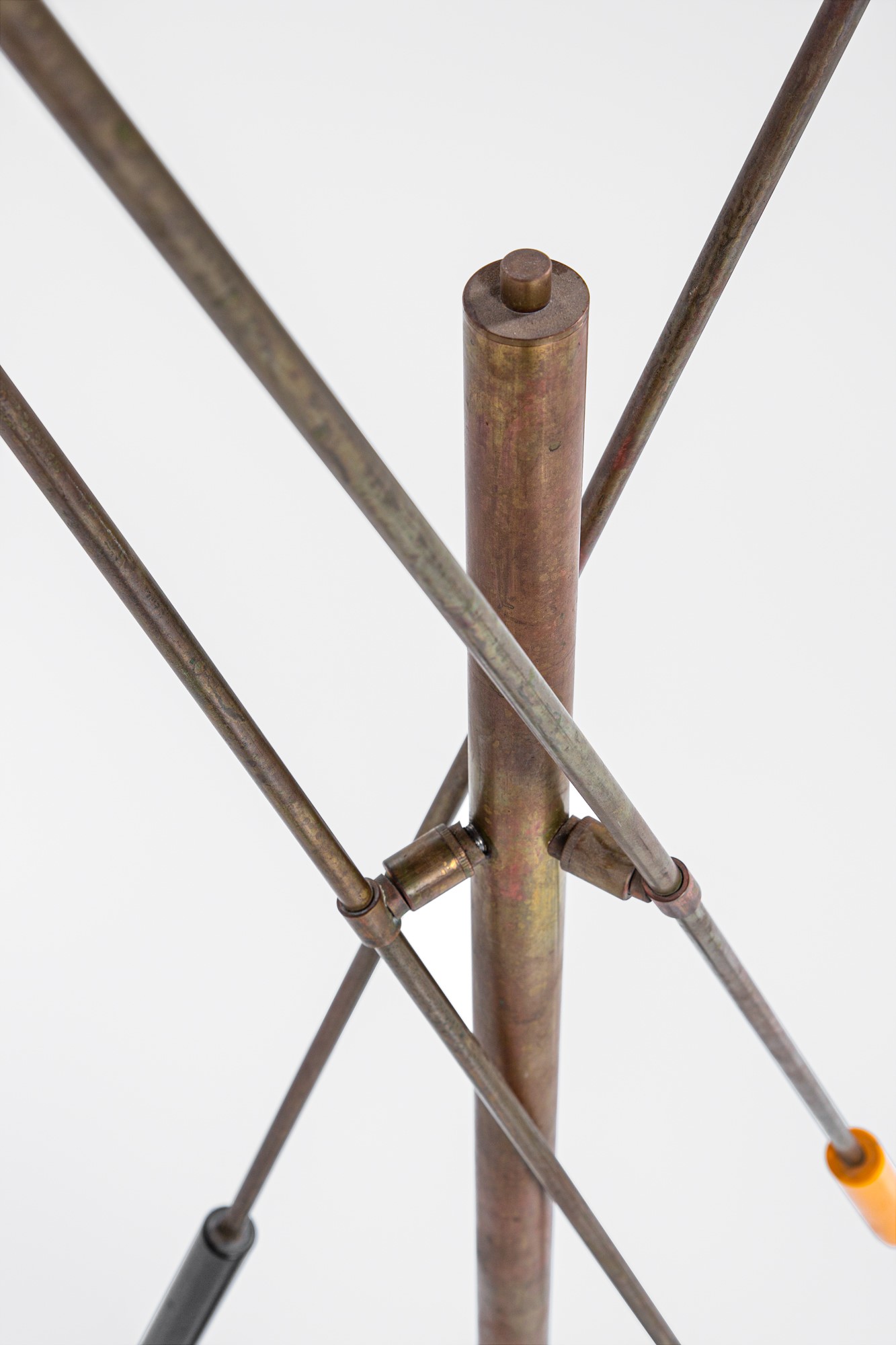 Lampada da terra a tre bracci orientabili