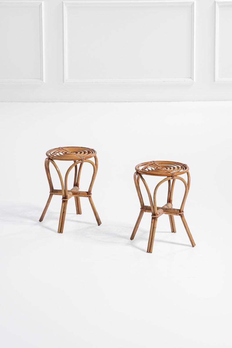 Due sgabelli da giardino