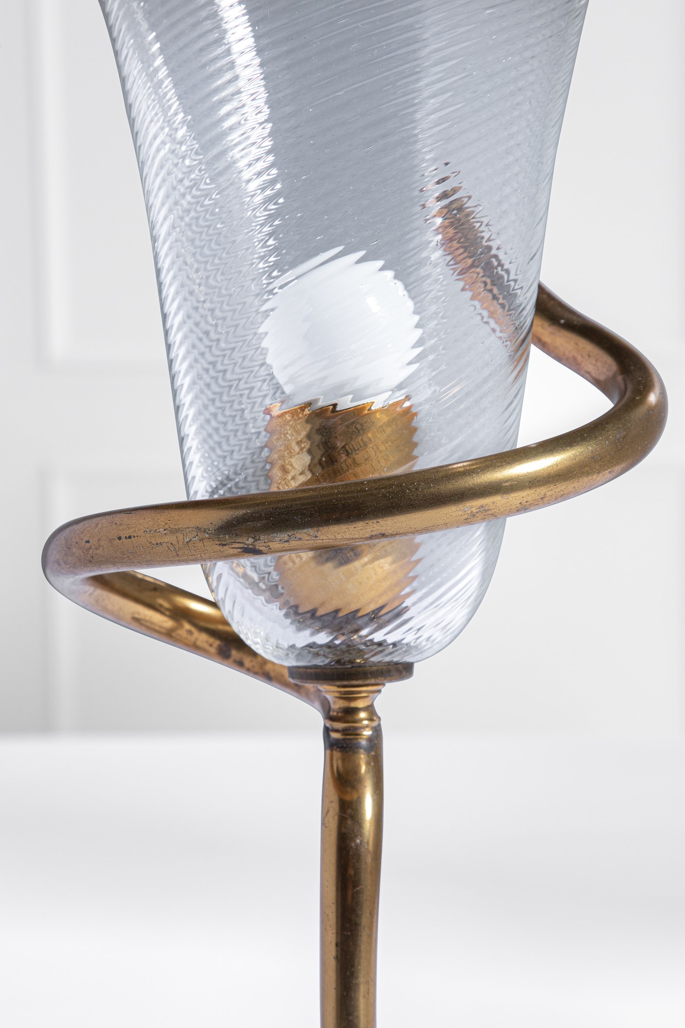 Kobi Wiesendanger - Lampada da tavolo modello Snake in vetro di Murano e ottone