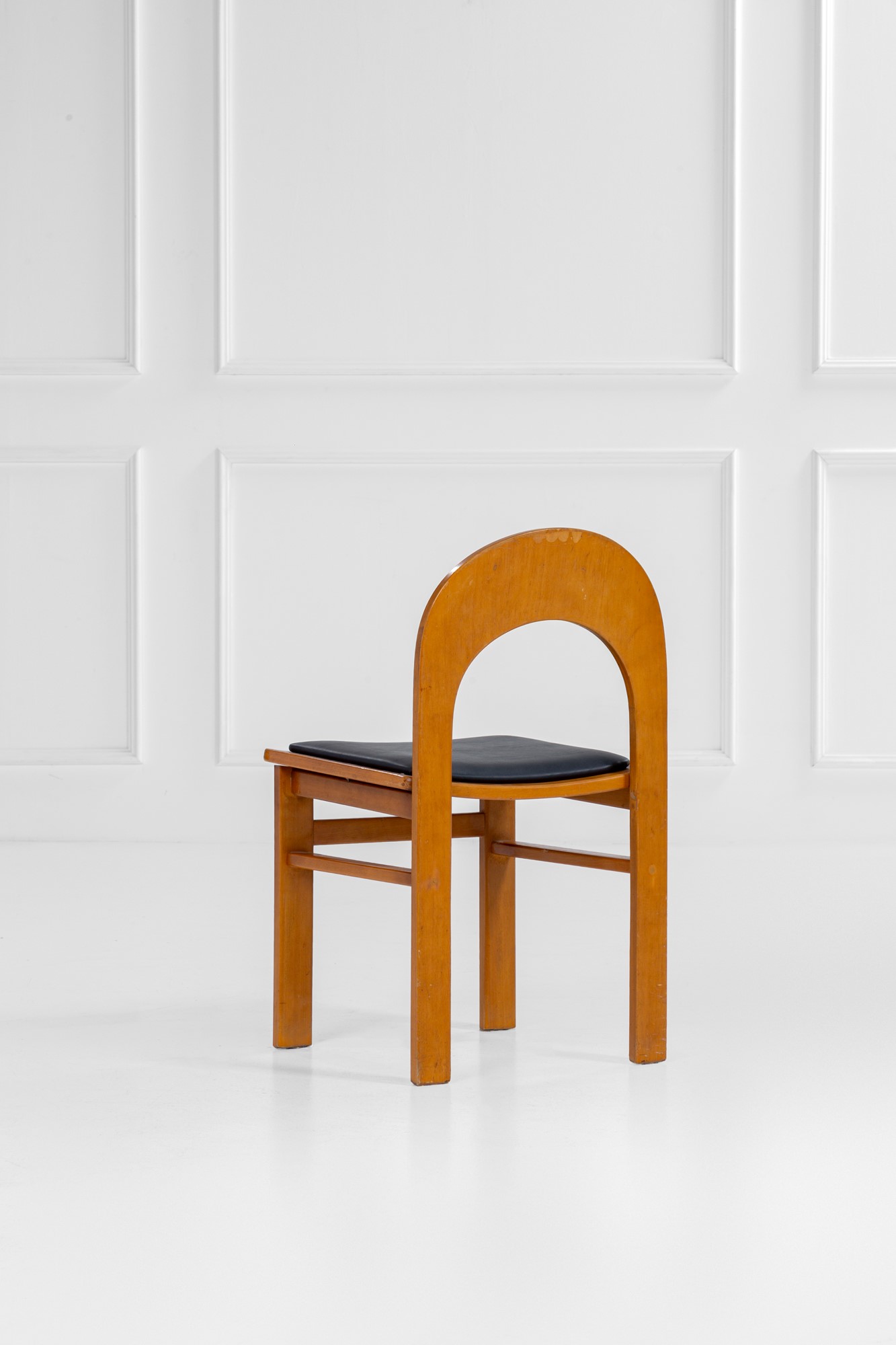 Sei sedie della serie Veronica