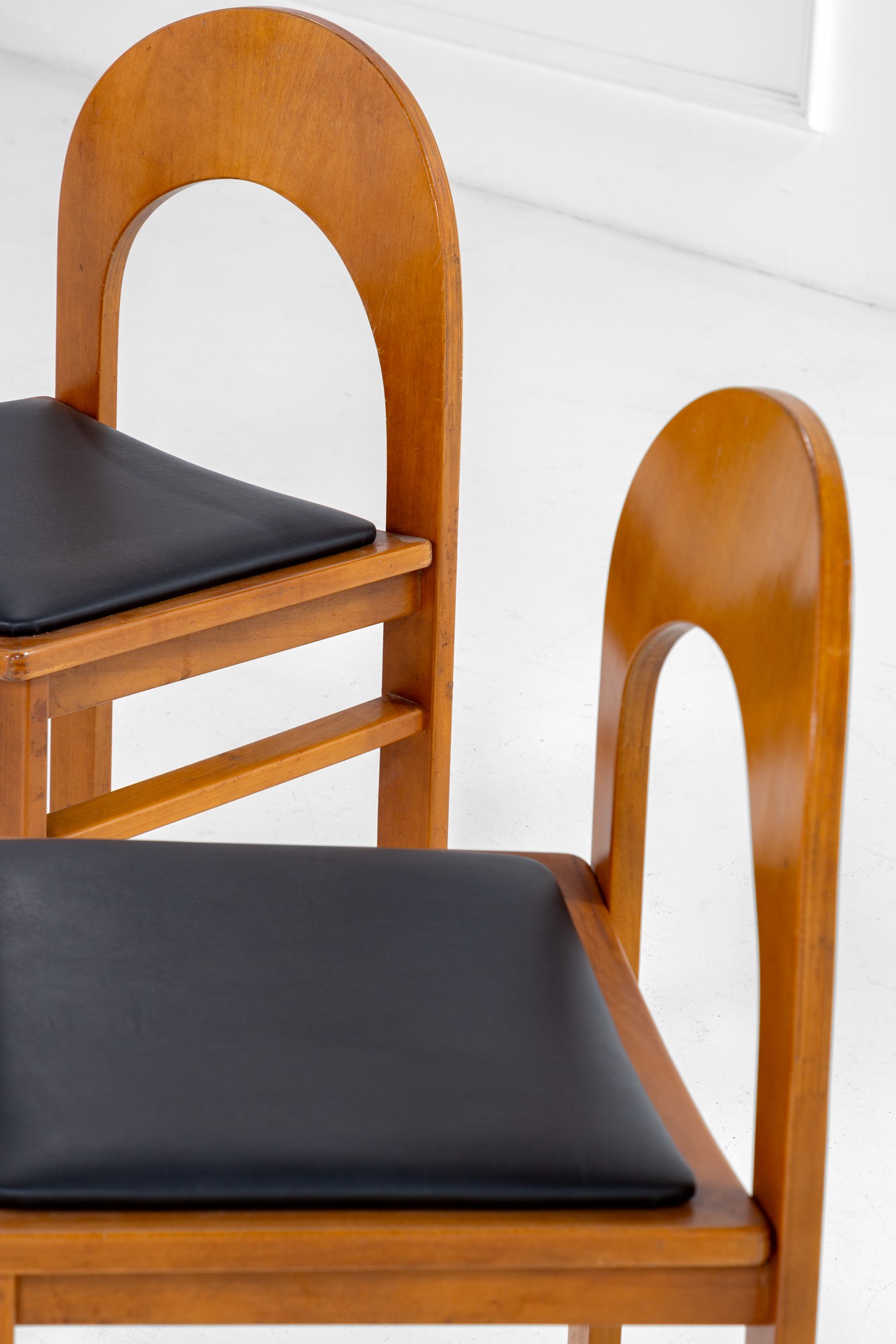 Sei sedie della serie Veronica